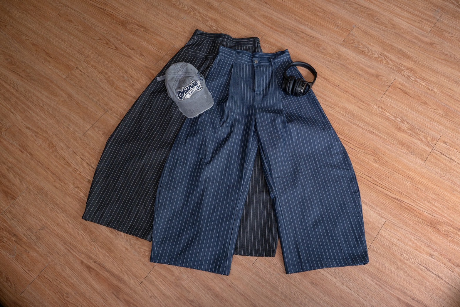 直條紋西裝彎刀褲 (2colors)