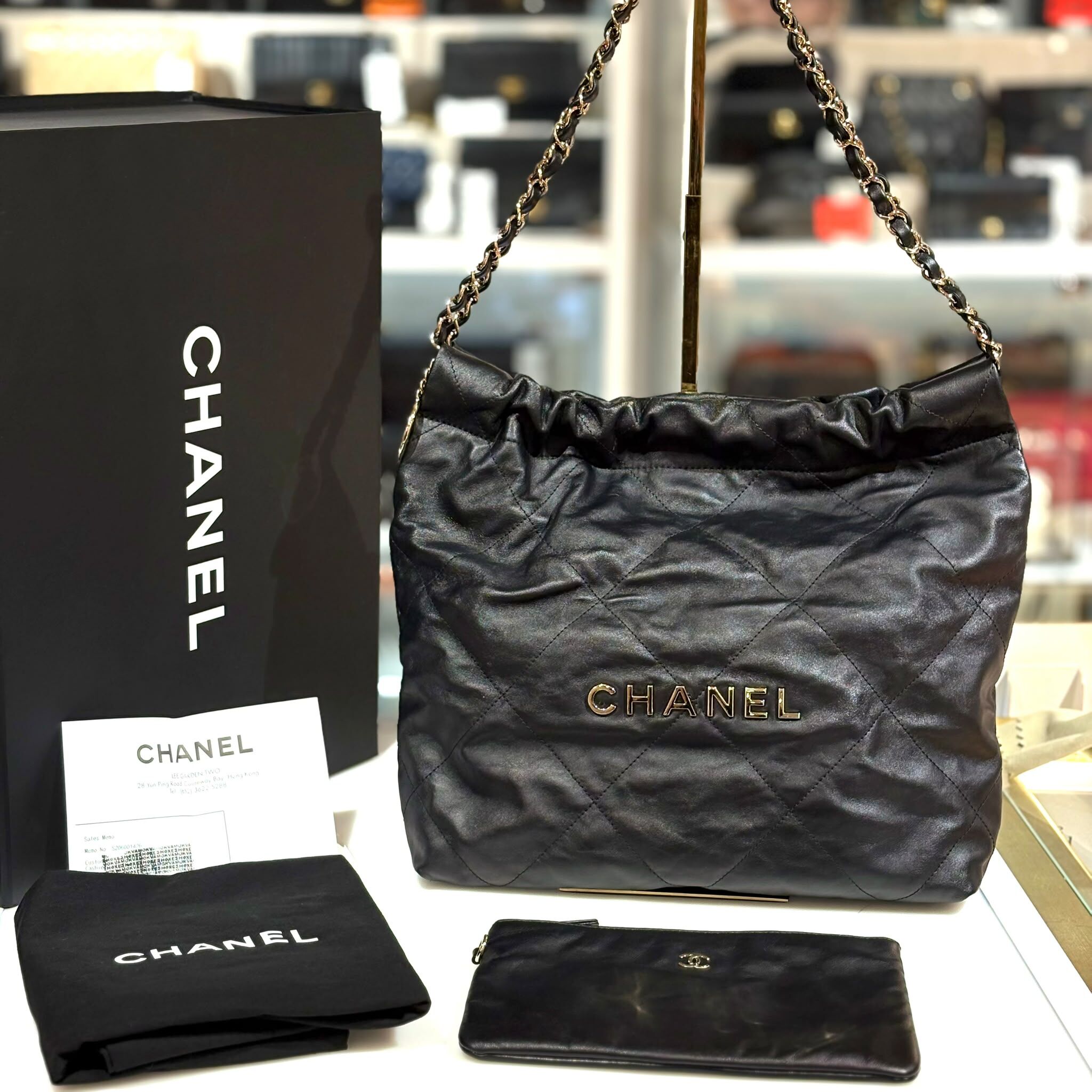 95%NEW二手CHANEL 22 BAG , SMALL, AS3261, 黑色小牛皮淡金扣,香奈兒垃圾袋小碼 #香榭站正品