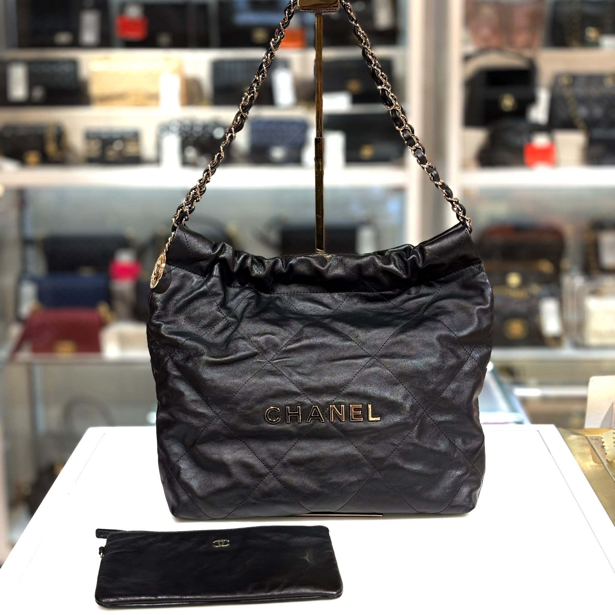 95%NEW二手CHANEL 22 BAG , SMALL, AS3261, 黑色小牛皮淡金扣,香奈兒垃圾袋小碼 #香榭站正品