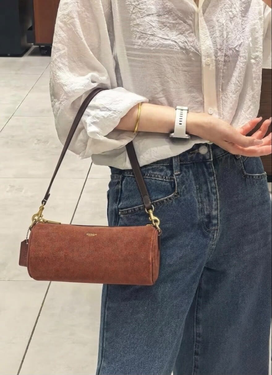 【預購】COACH H081381 圓筒包