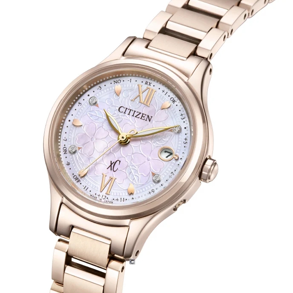 萬年鐘錶 - Citizen 星辰錶  XC   櫻花限定款鈦金屬光動能電波女錶 ES9498-77N 錶徑27MM