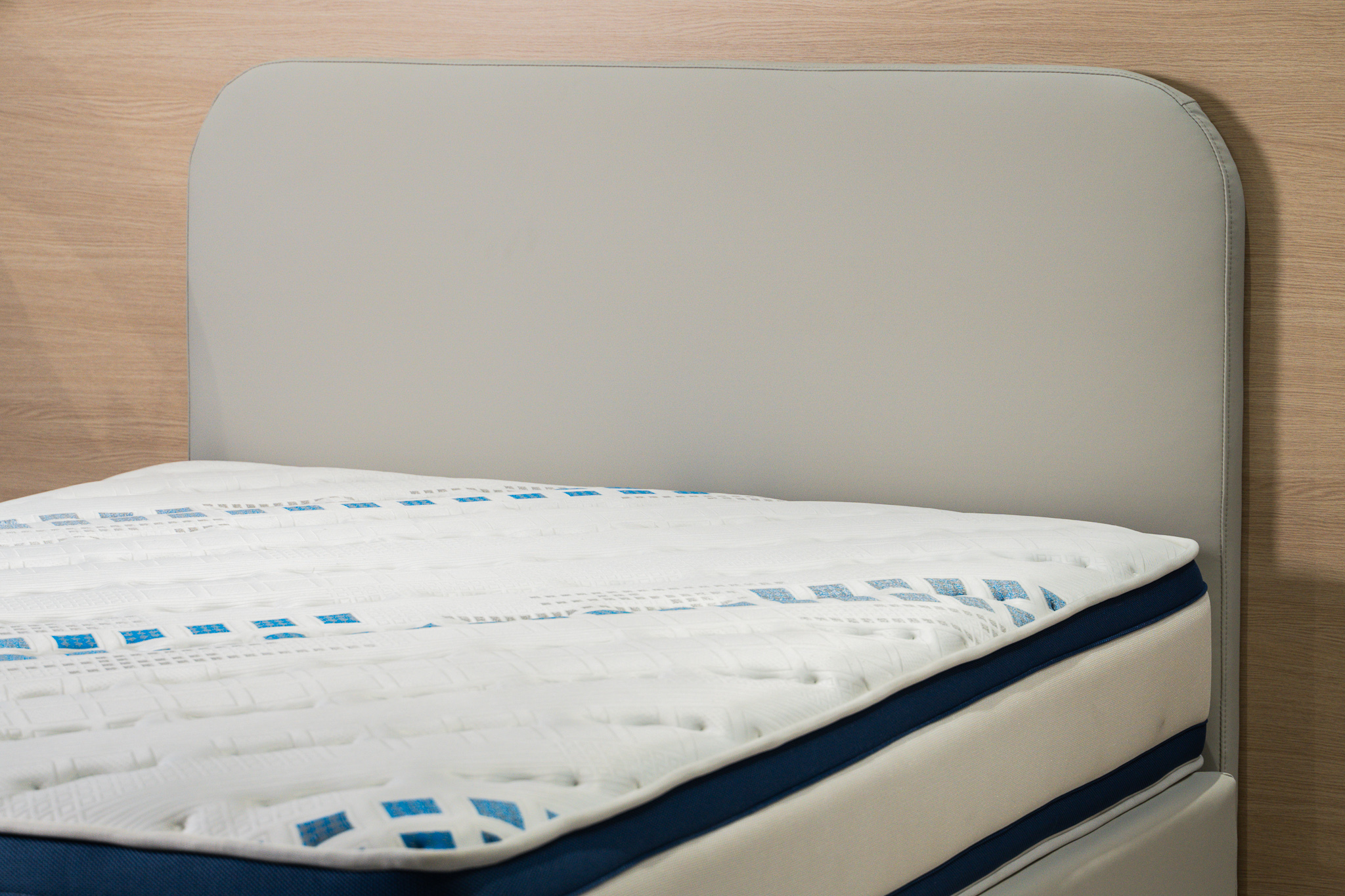 🛏️ 新品登場｜【微弧】簡約薄型床架 🤍