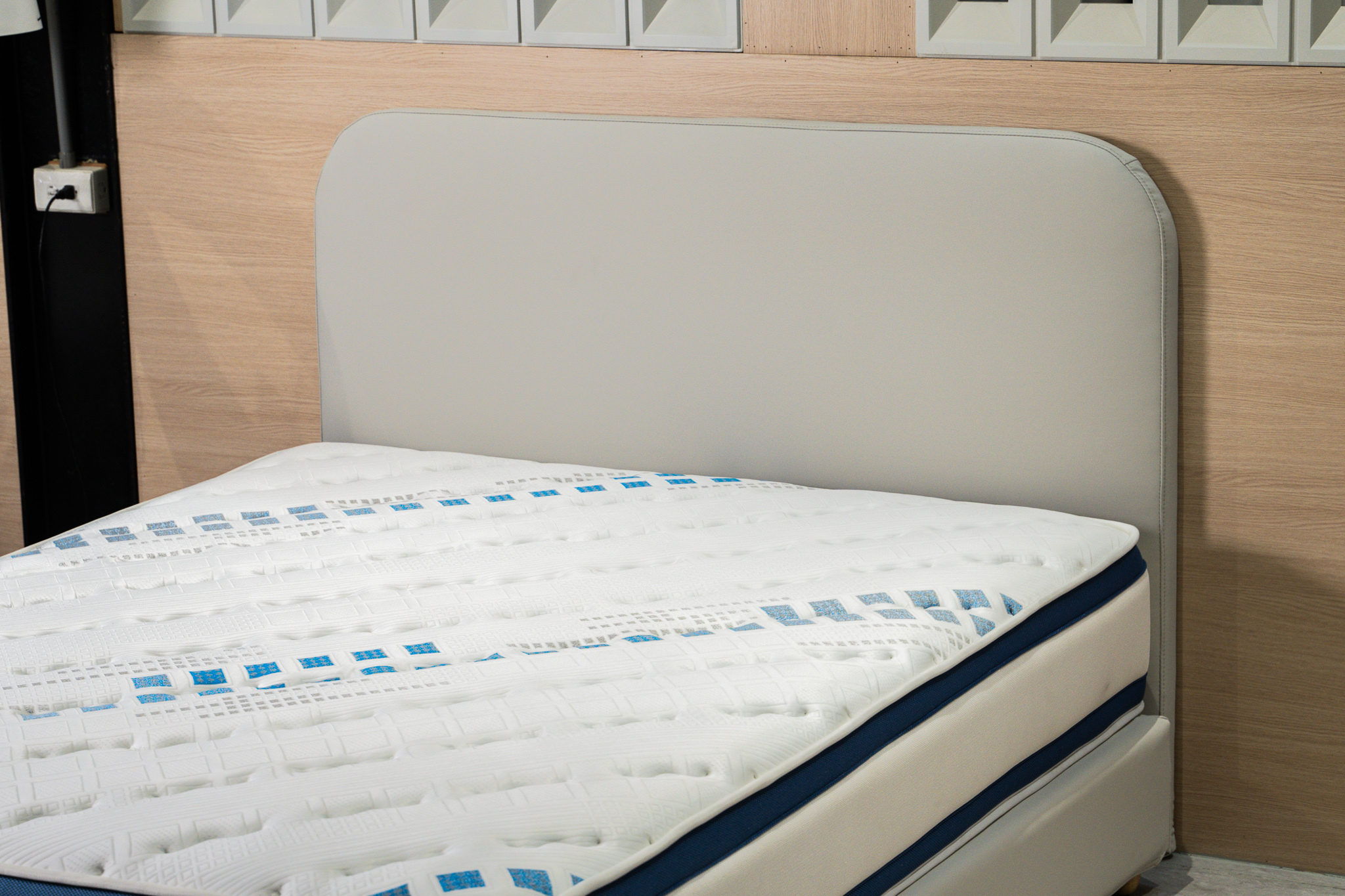 🛏️ 新品登場｜【微弧】簡約薄型床架 🤍