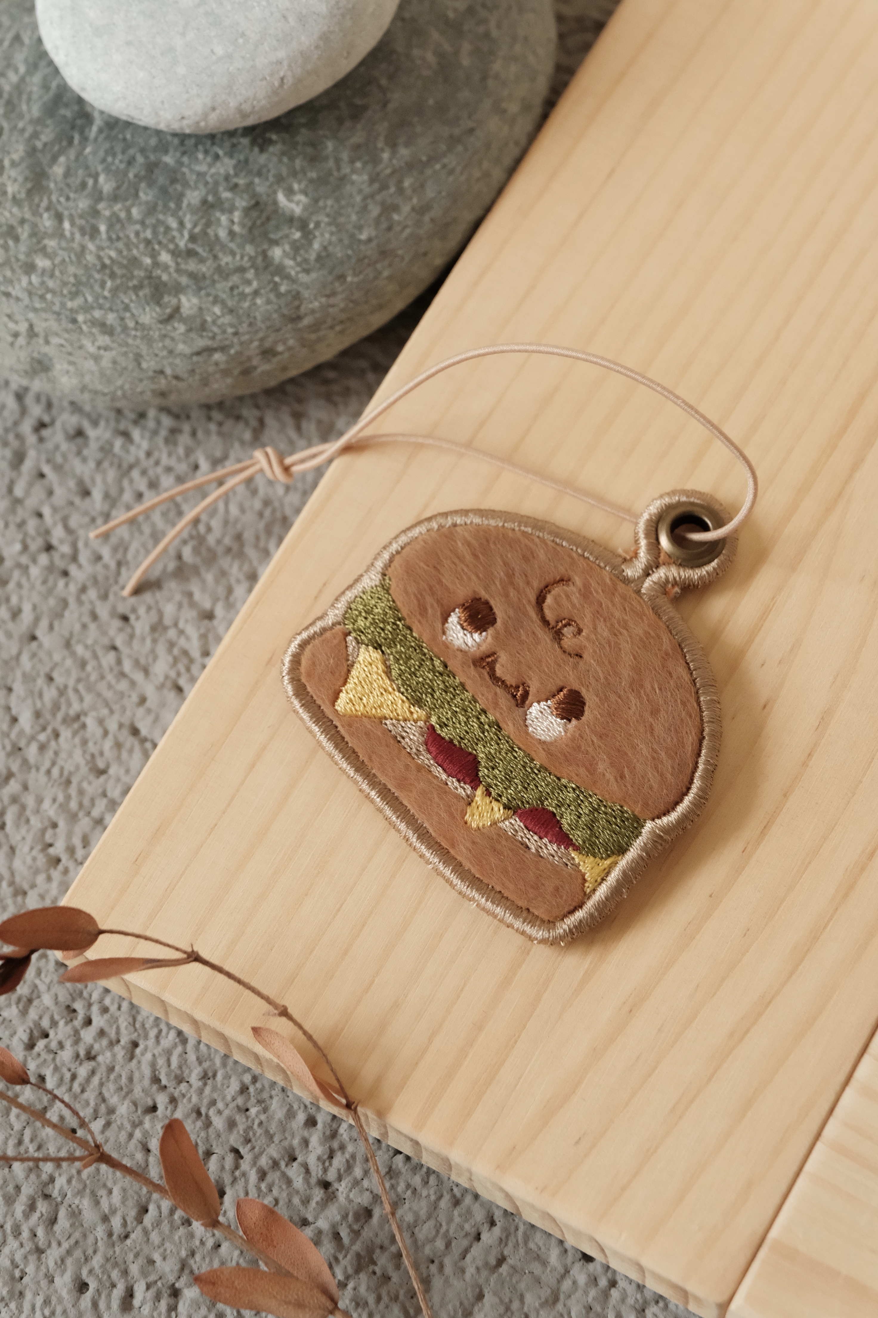 Hi Y.P store-迷你刺繡吊牌-獨家設計-漢堡