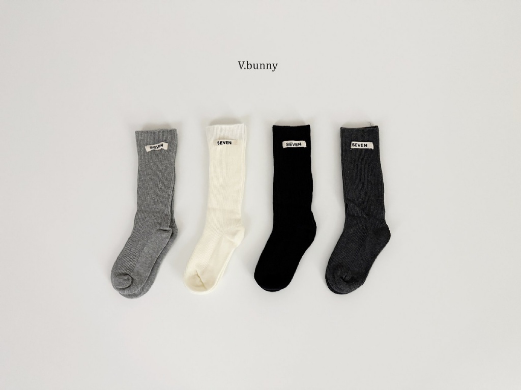 正韓秋Vbunny 經典好搭配中筒襪(四入)