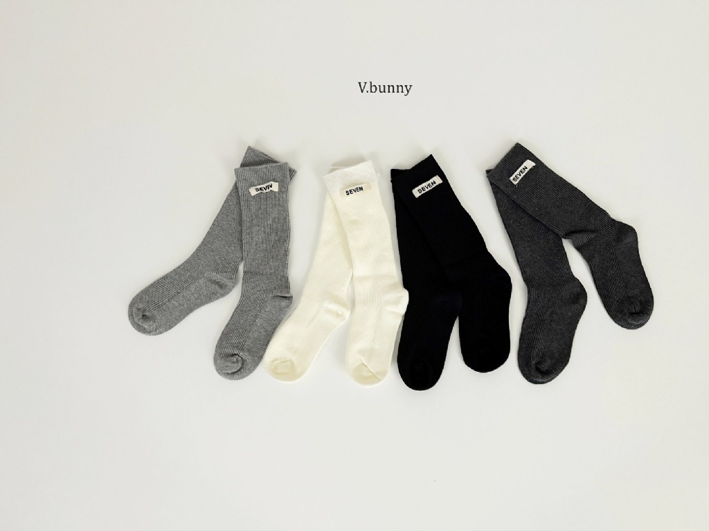 正韓秋Vbunny 經典好搭配中筒襪(四入)