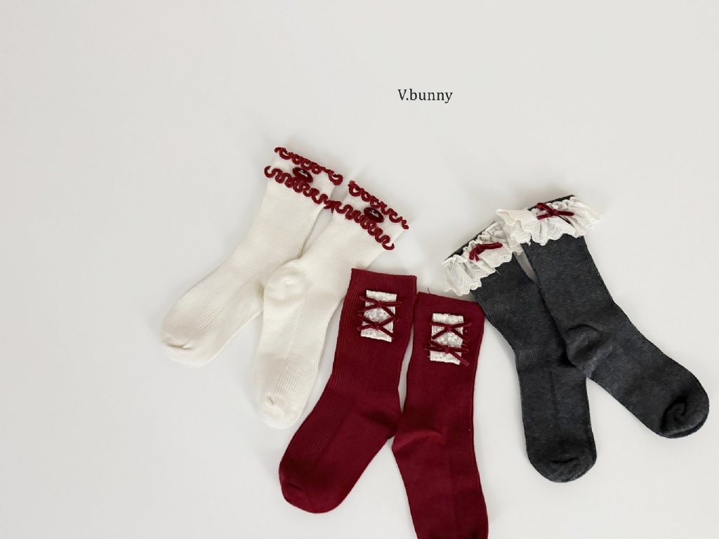 正韓秋Vbunny 經典紅捲邊襪(三入)
