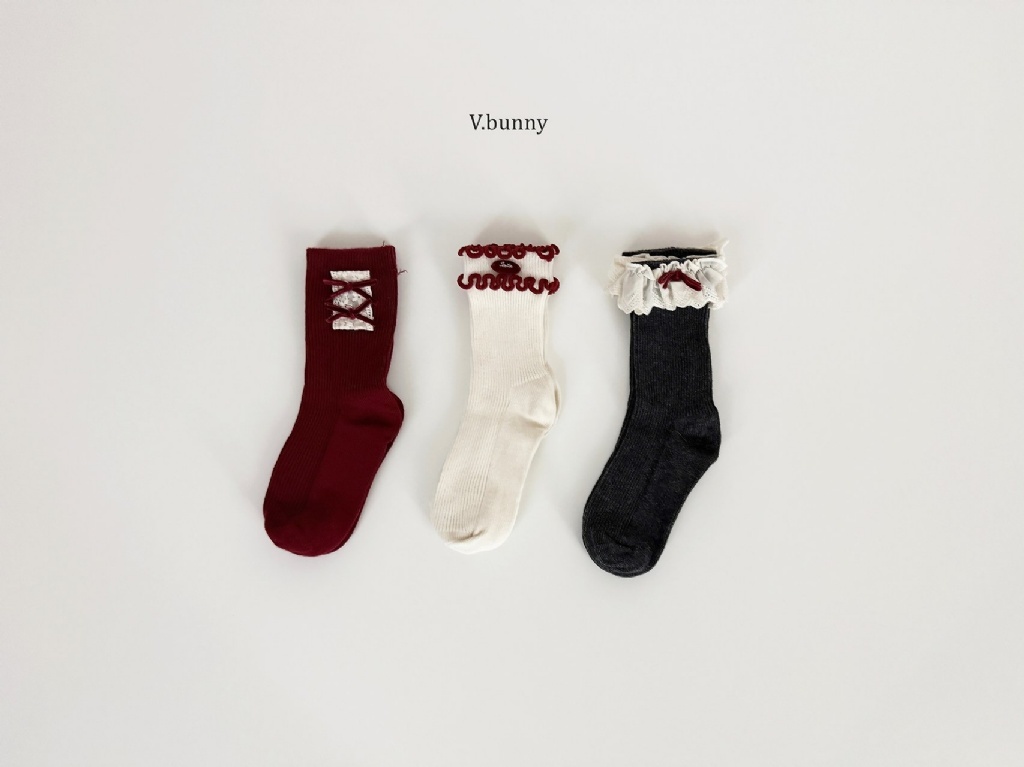 正韓秋Vbunny 經典紅捲邊襪(三入)