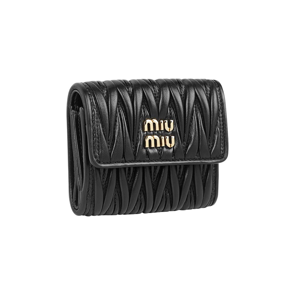 【MIU MIU】金字納帕軟皮釦式三折小短夾(黑色)