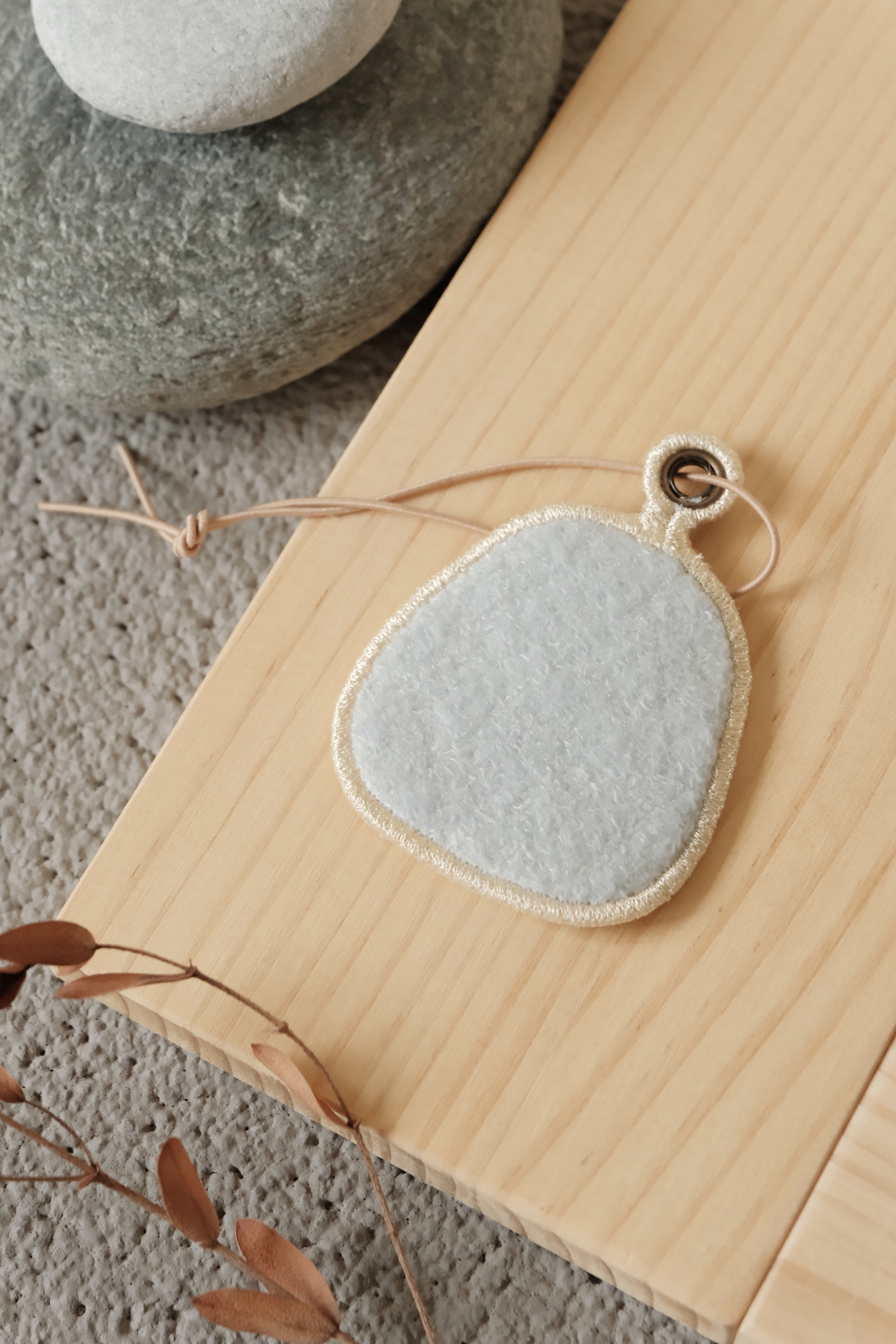 Hi Y.P store-迷你刺繡吊牌-獨家設計-達摩藍