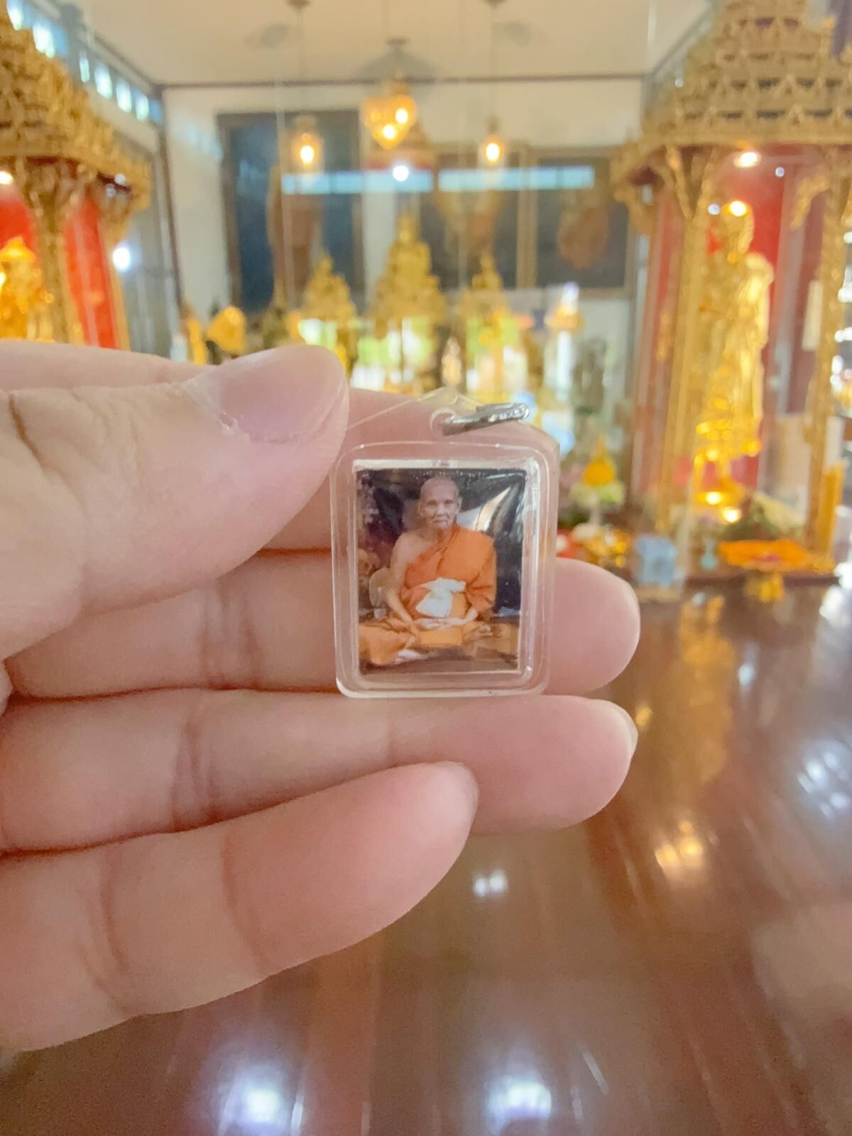 龍婆杜寺 供請袈裟法布護身符