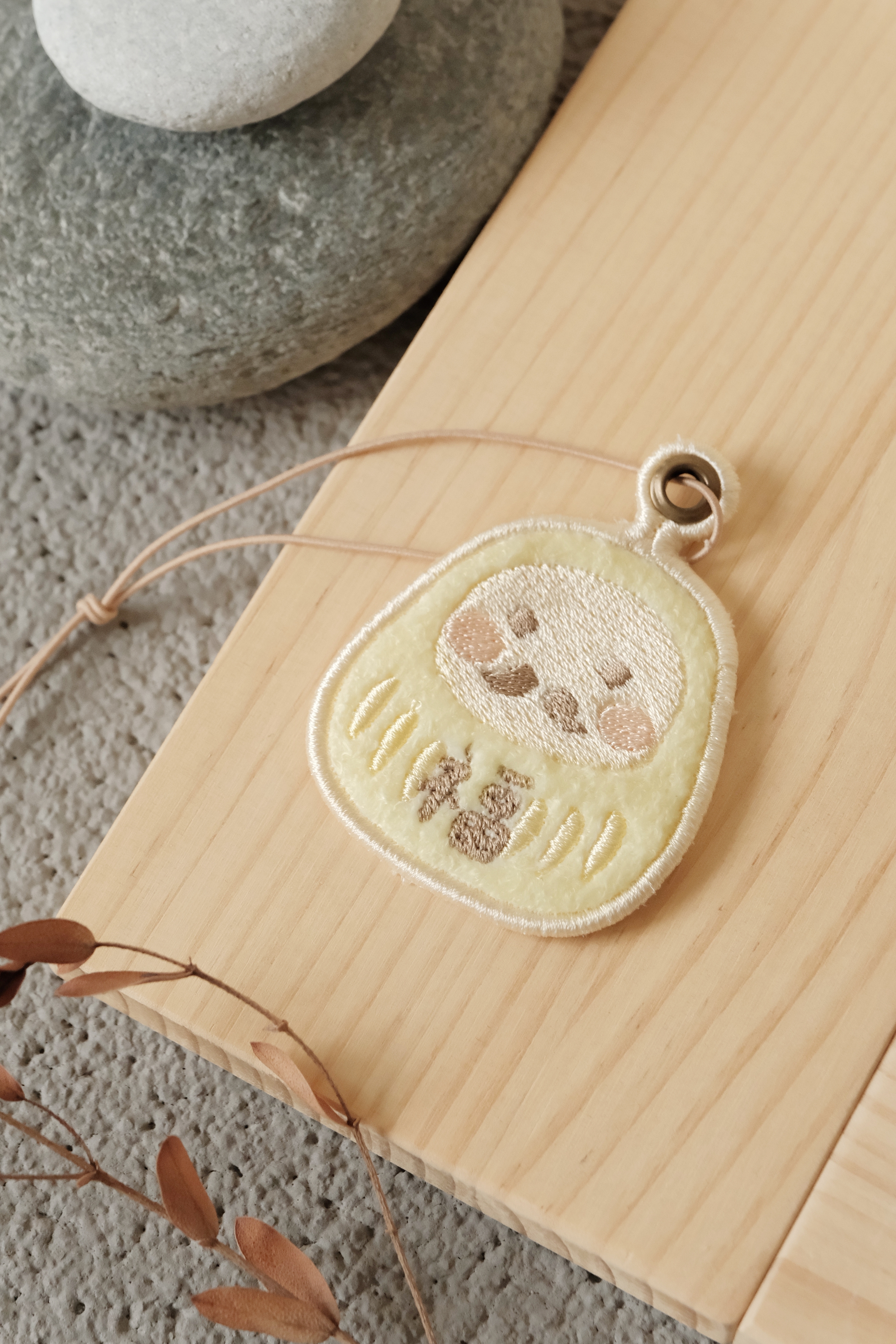 Hi Y.P store-迷你刺繡吊牌-獨家設計-達摩黃