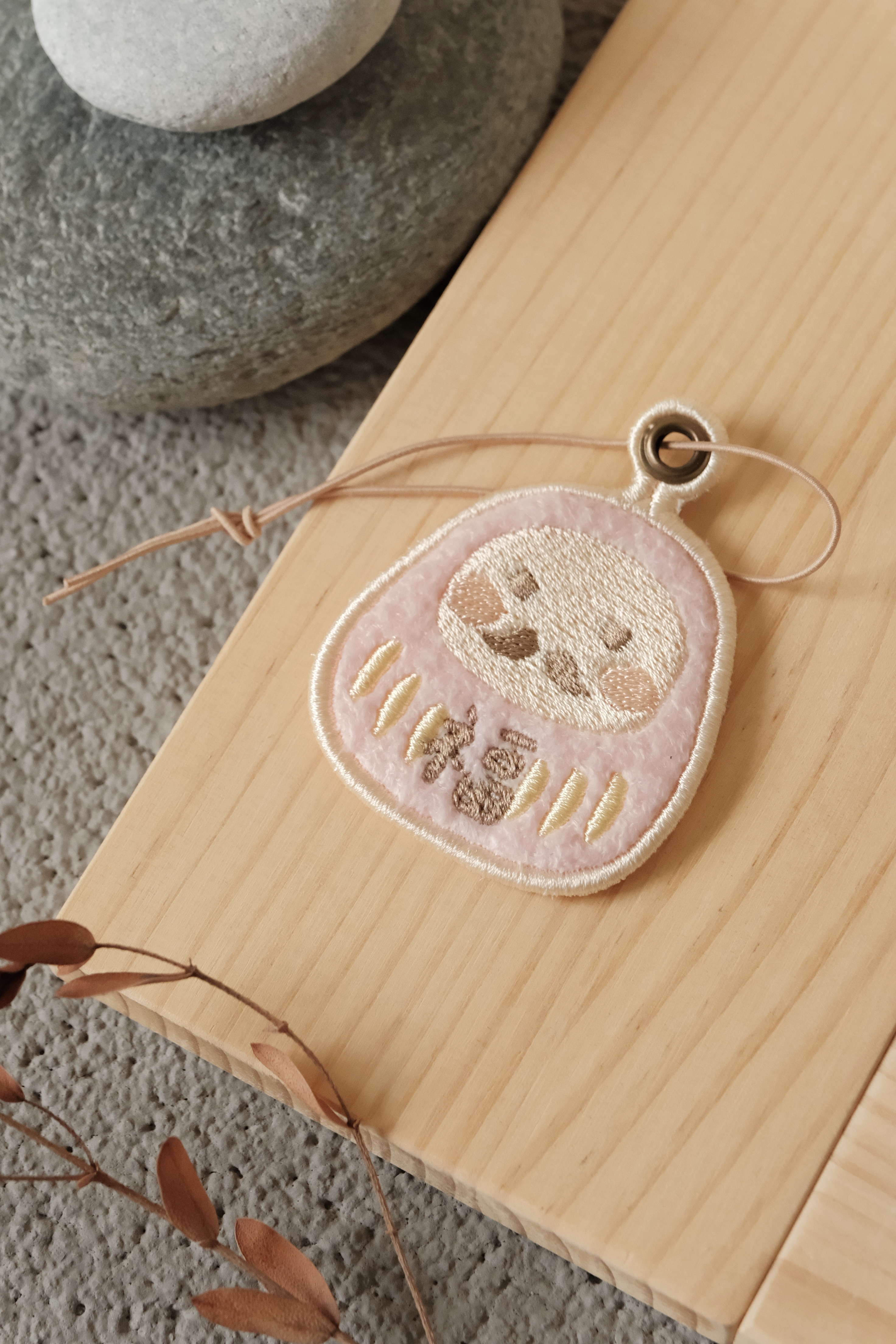 Hi Y.P store-迷你刺繡吊牌-獨家設計-達摩粉