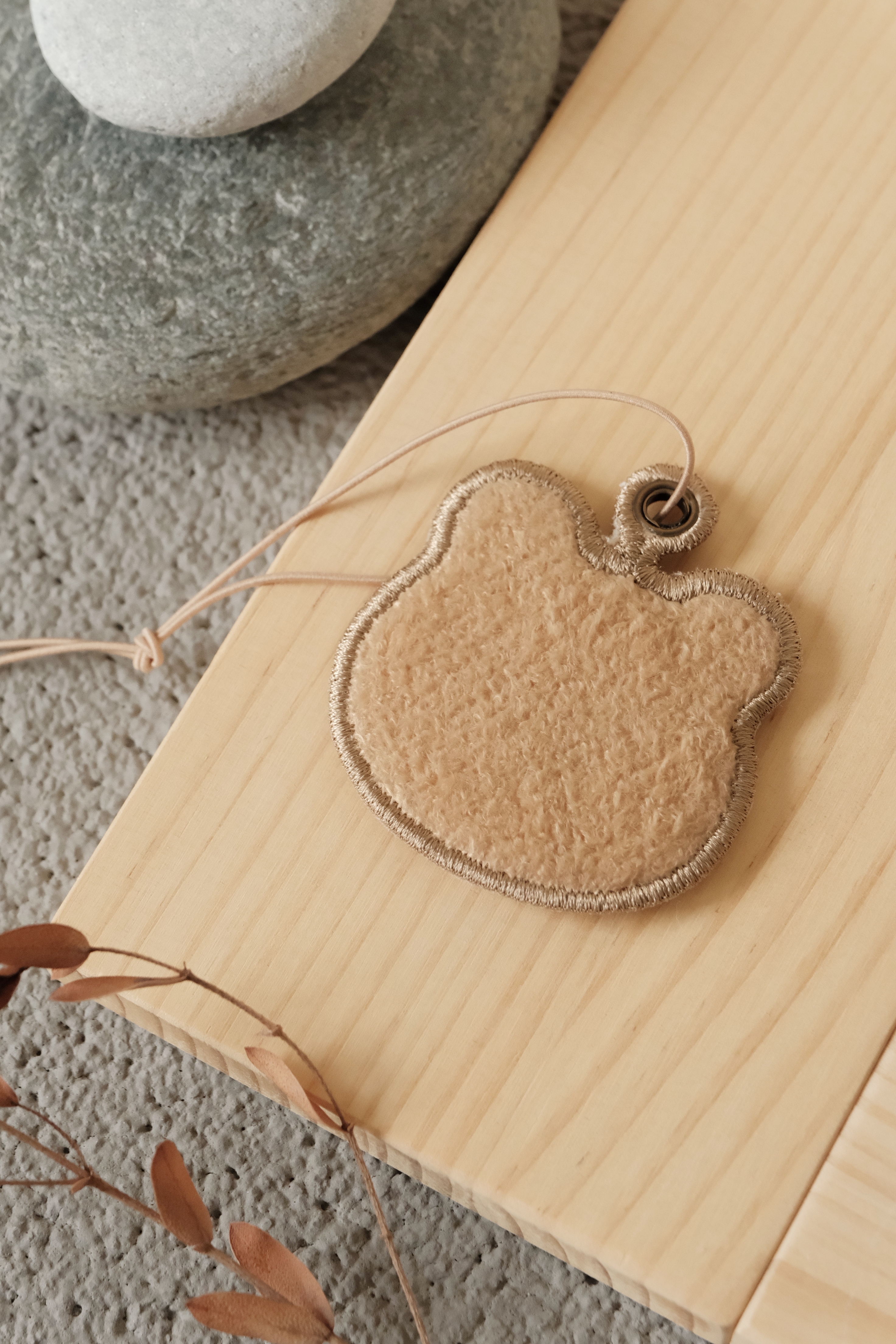 Hi Y.P store-迷你刺繡吊牌-獨家設計-軟糖熊