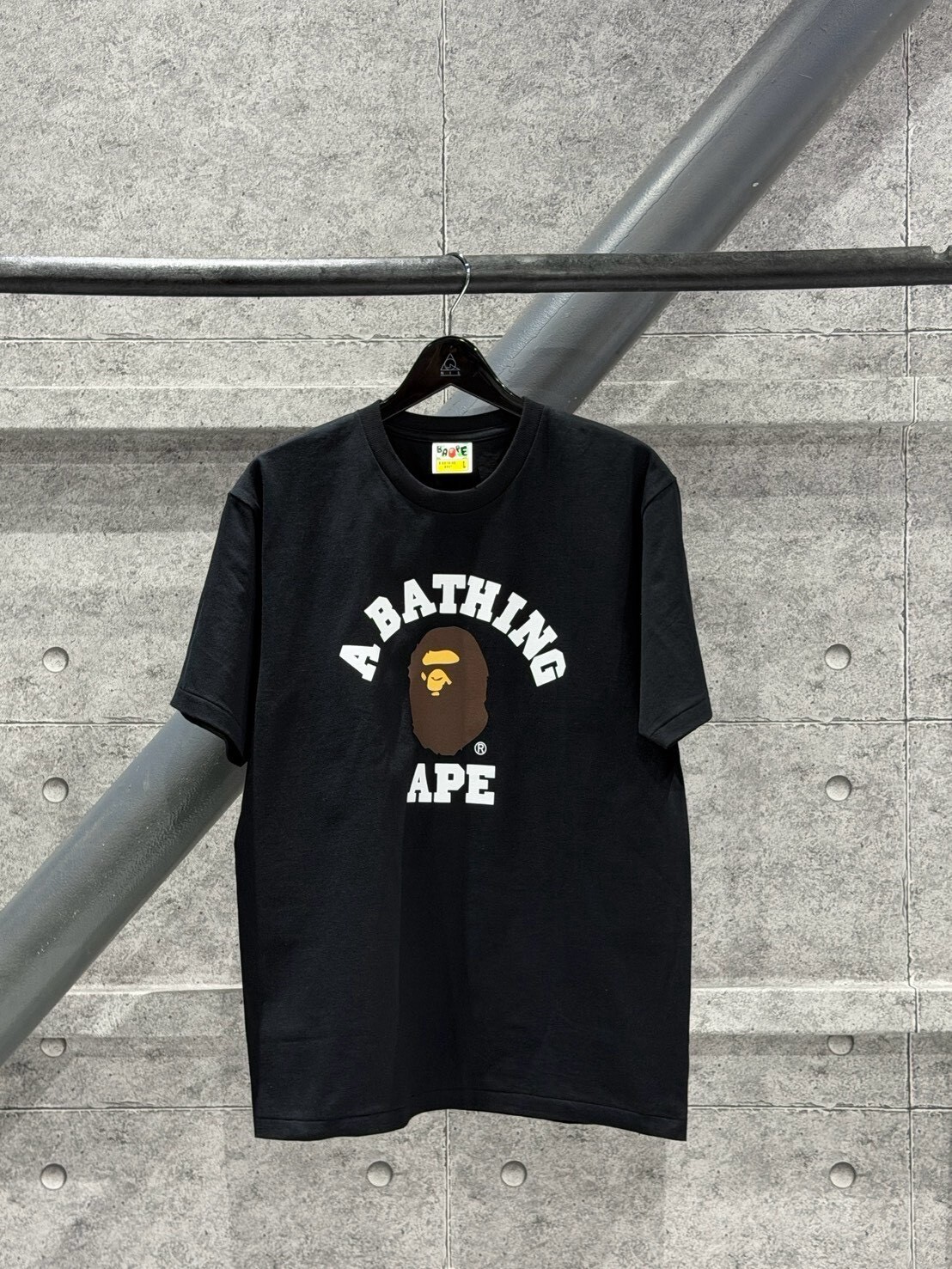 BAPE 經典款猿人頭Logo黑色短袖 T