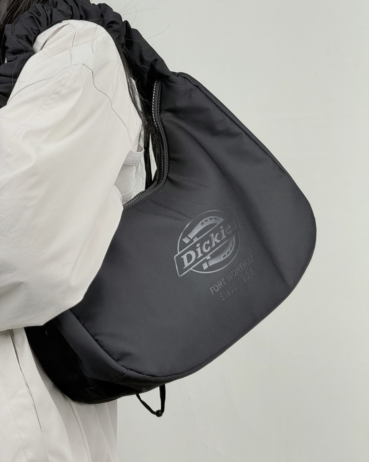 #預購 Dickies 百搭休閒 可調節皺褶揹帶 雲朵包 單肩包 DK-C085 兩款