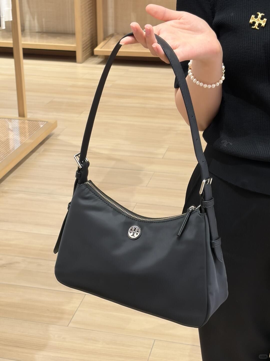 【預購】Tory Burch H0814101 尼龍肩背包 (黑色)