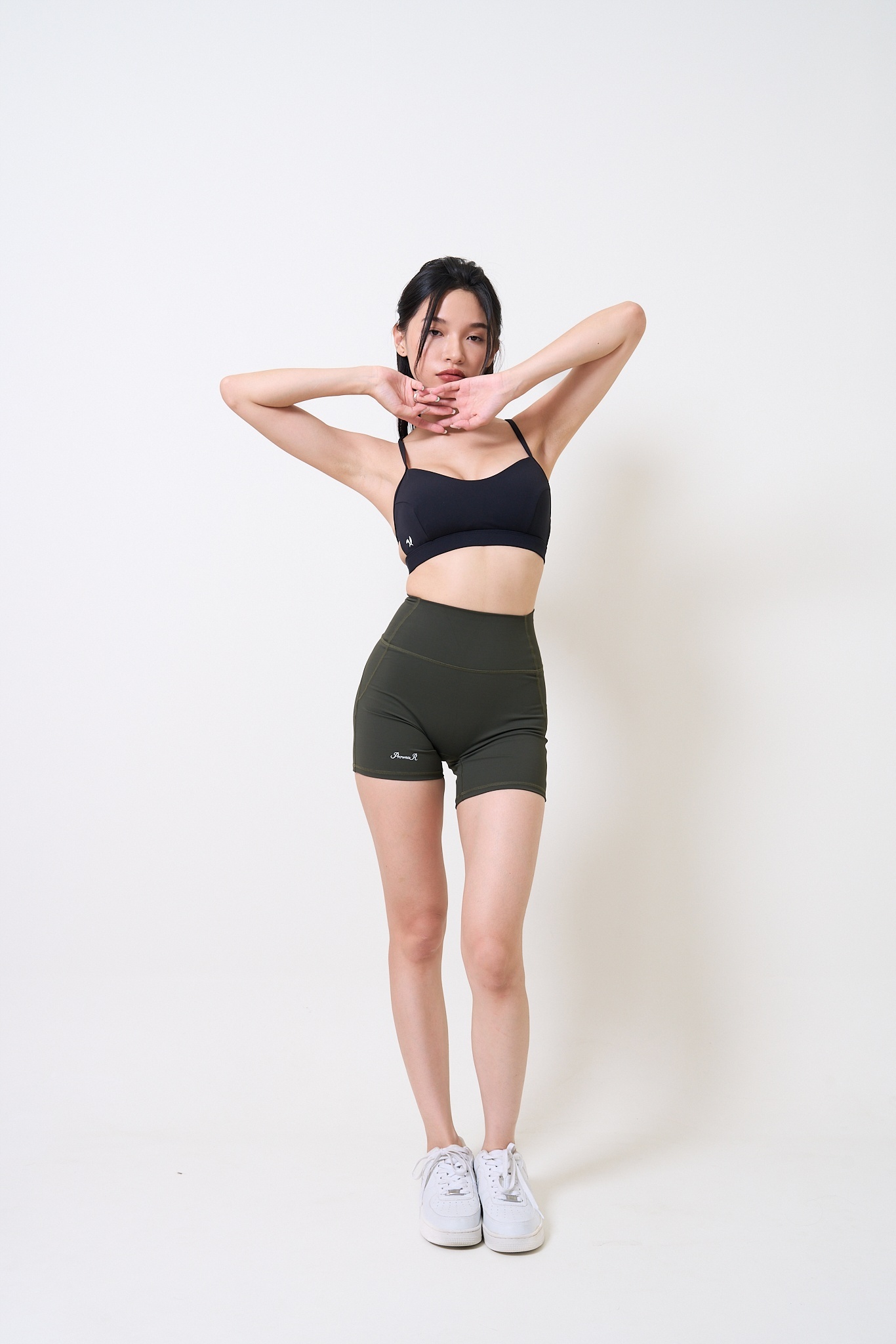 Ｕltra Sculpt shorts 超激瘦三分褲-黑橄欖