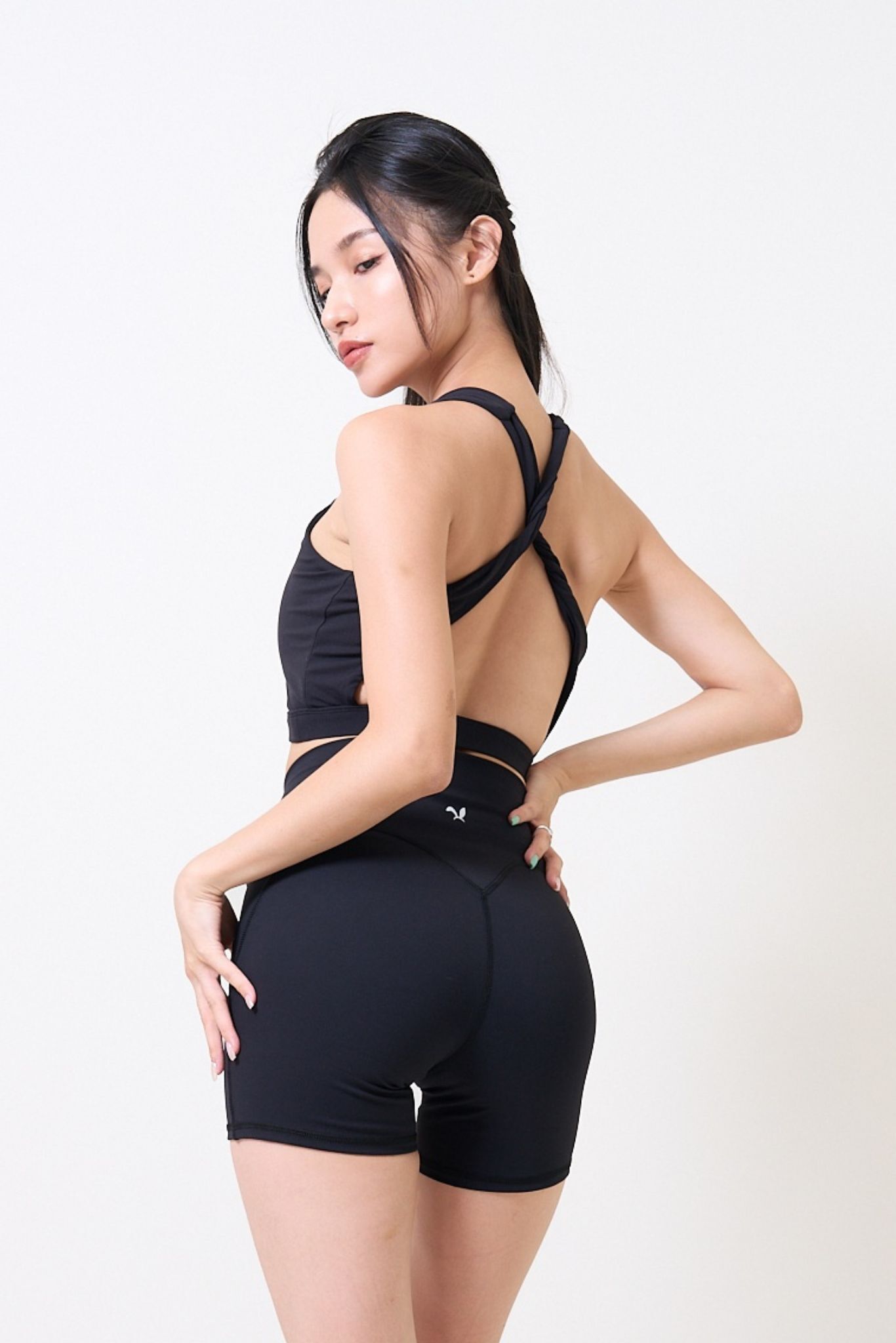 Ｕltra Sculpt shorts 超激瘦三分褲-深黑