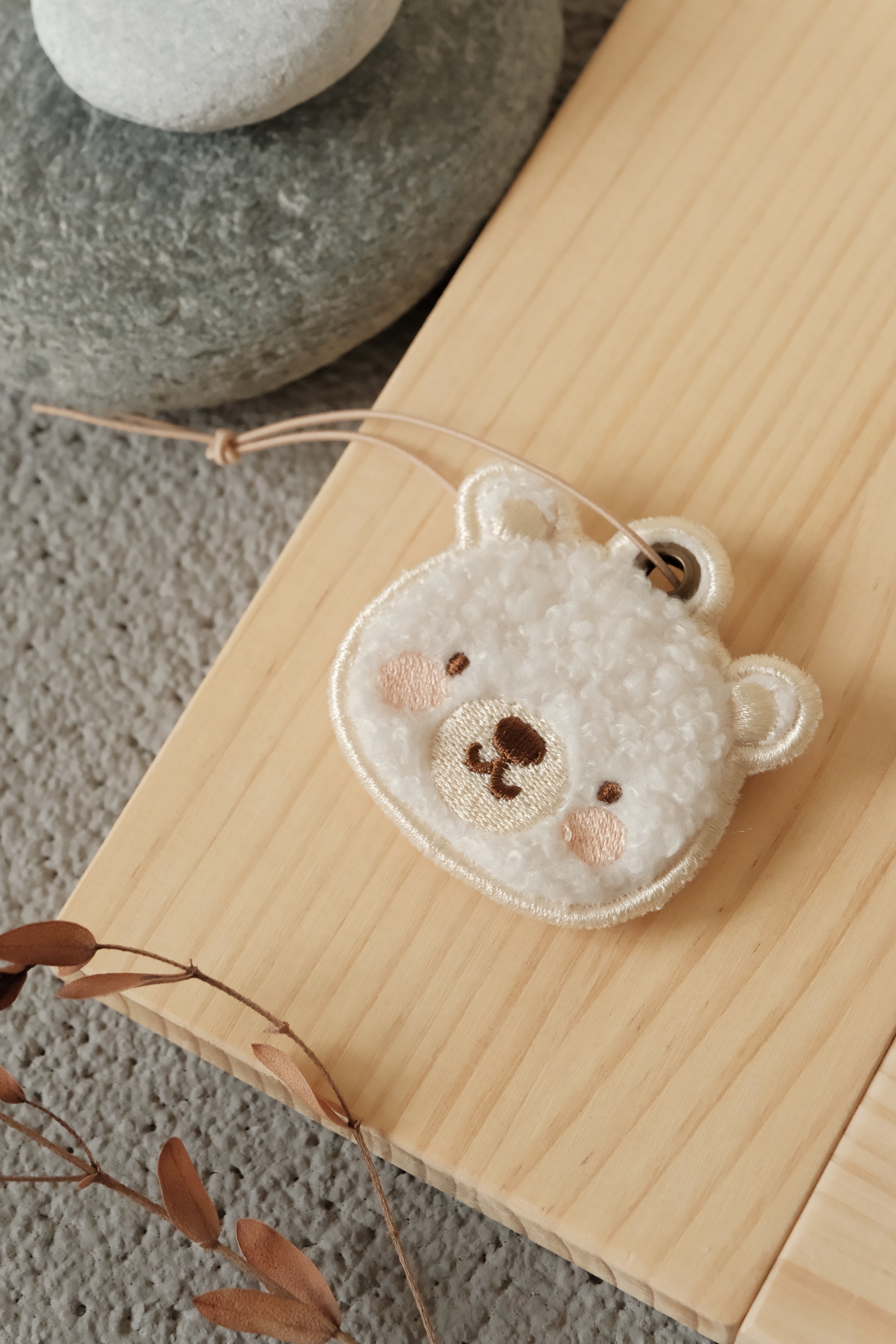 Hi Y.P store-迷你刺繡吊牌-獨家設計-雪白熊