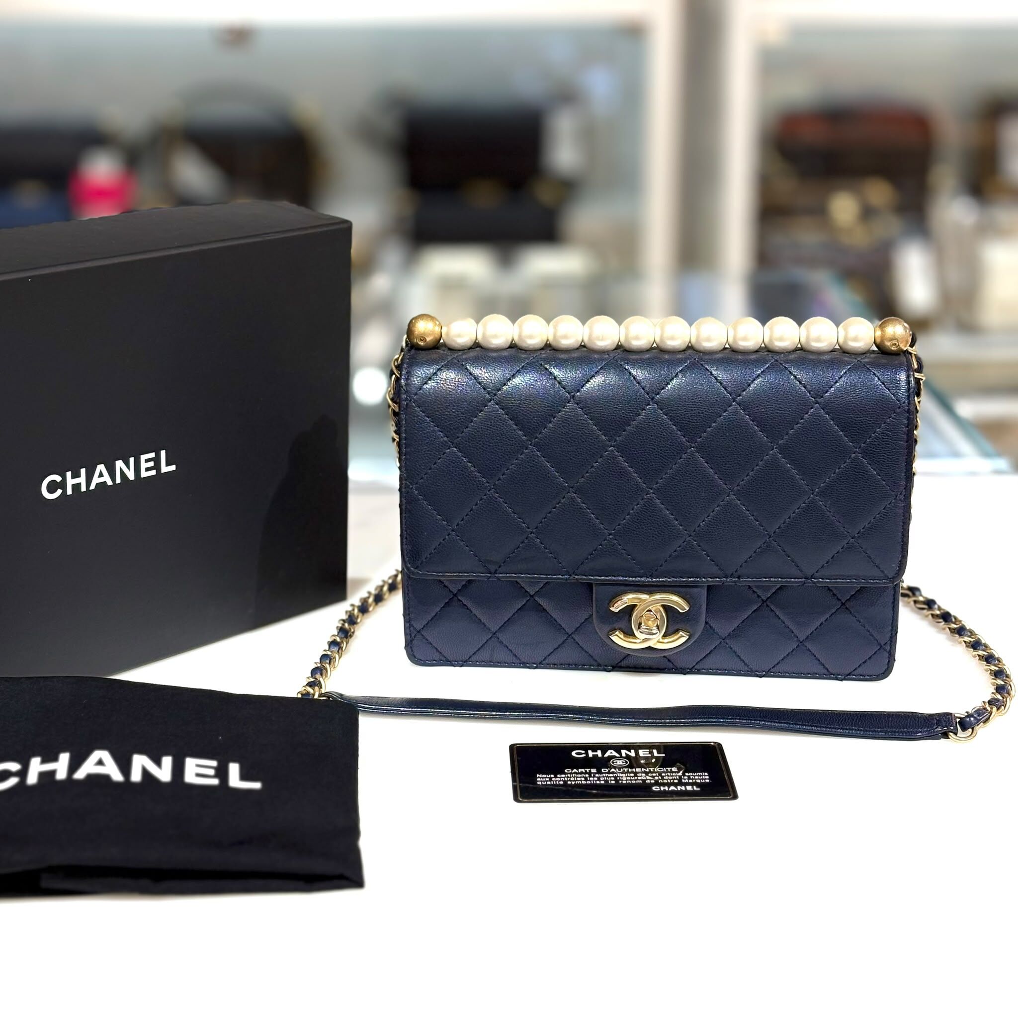 95%NEW二手CHANEL FLAP BAG,  AS0585, 珠光午夜藍牛皮金扣拼珍珠, Chain Shoulder, #香榭站正品