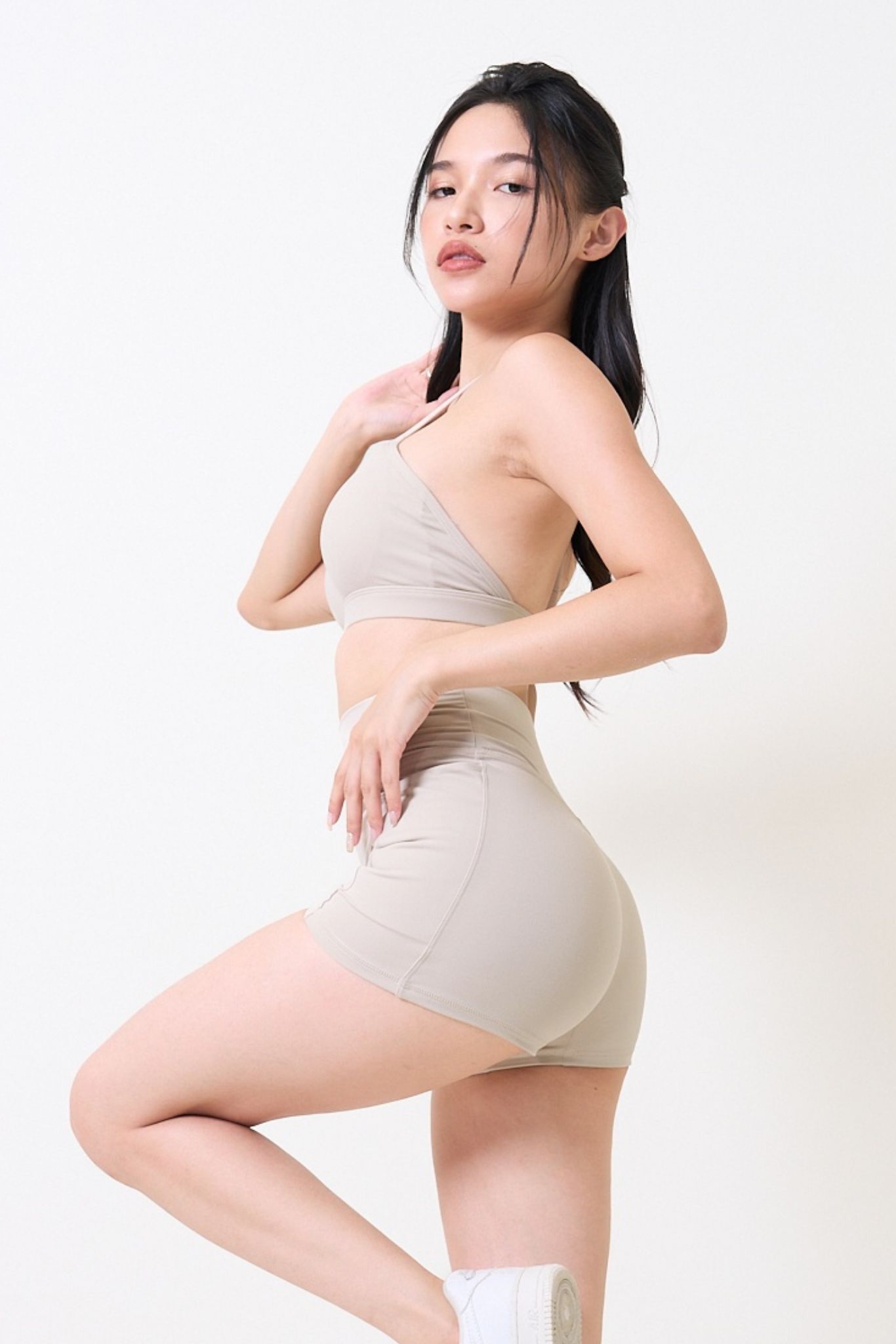 Leisure Fit-Bil Pocket高腰包覆三分褲-燕麥奶