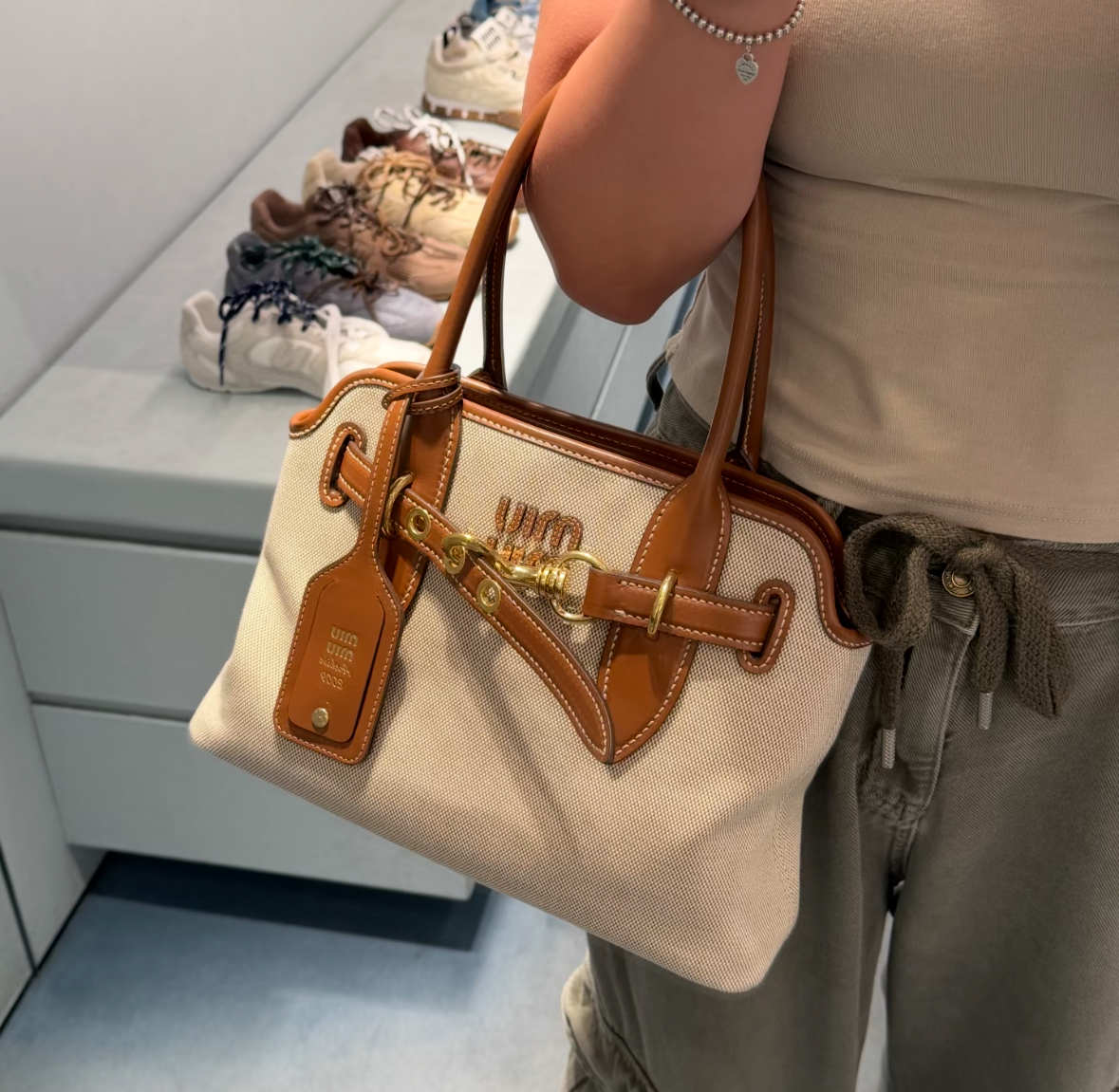 Miu Miu Aventure Canvas and Leather Bag 手袋