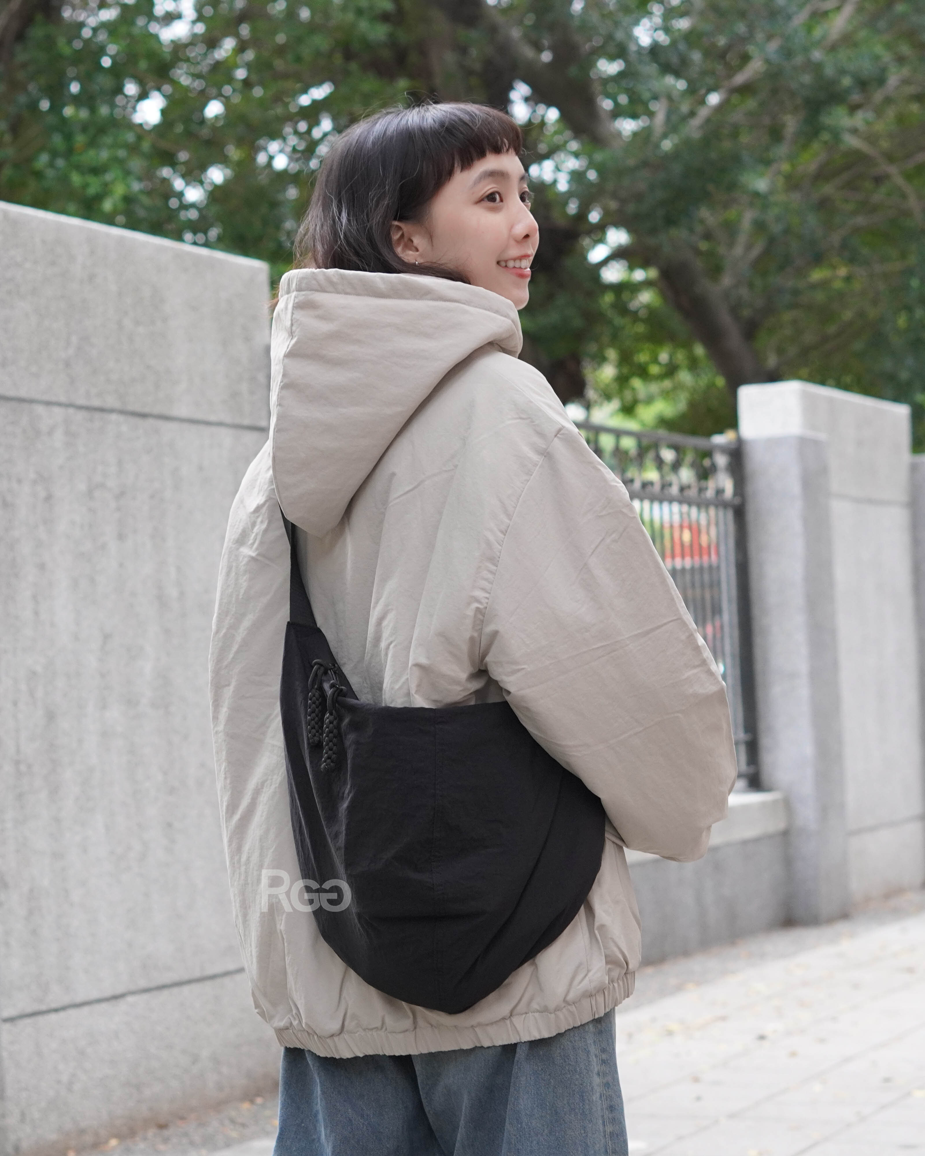半月型日系斜挎包