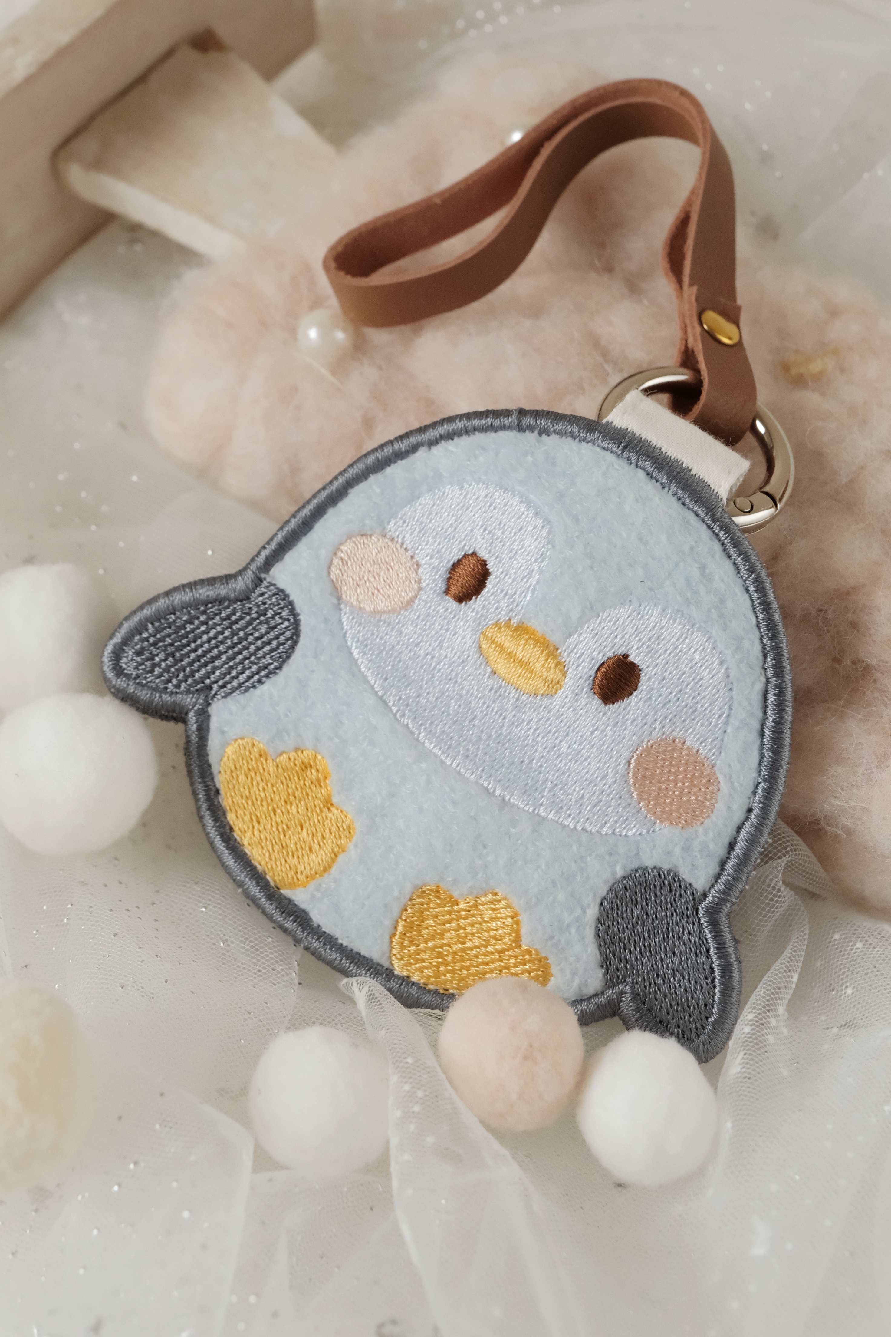 Hi Y.P store-刺繡萬用皮飾-獨家設計-企鵝