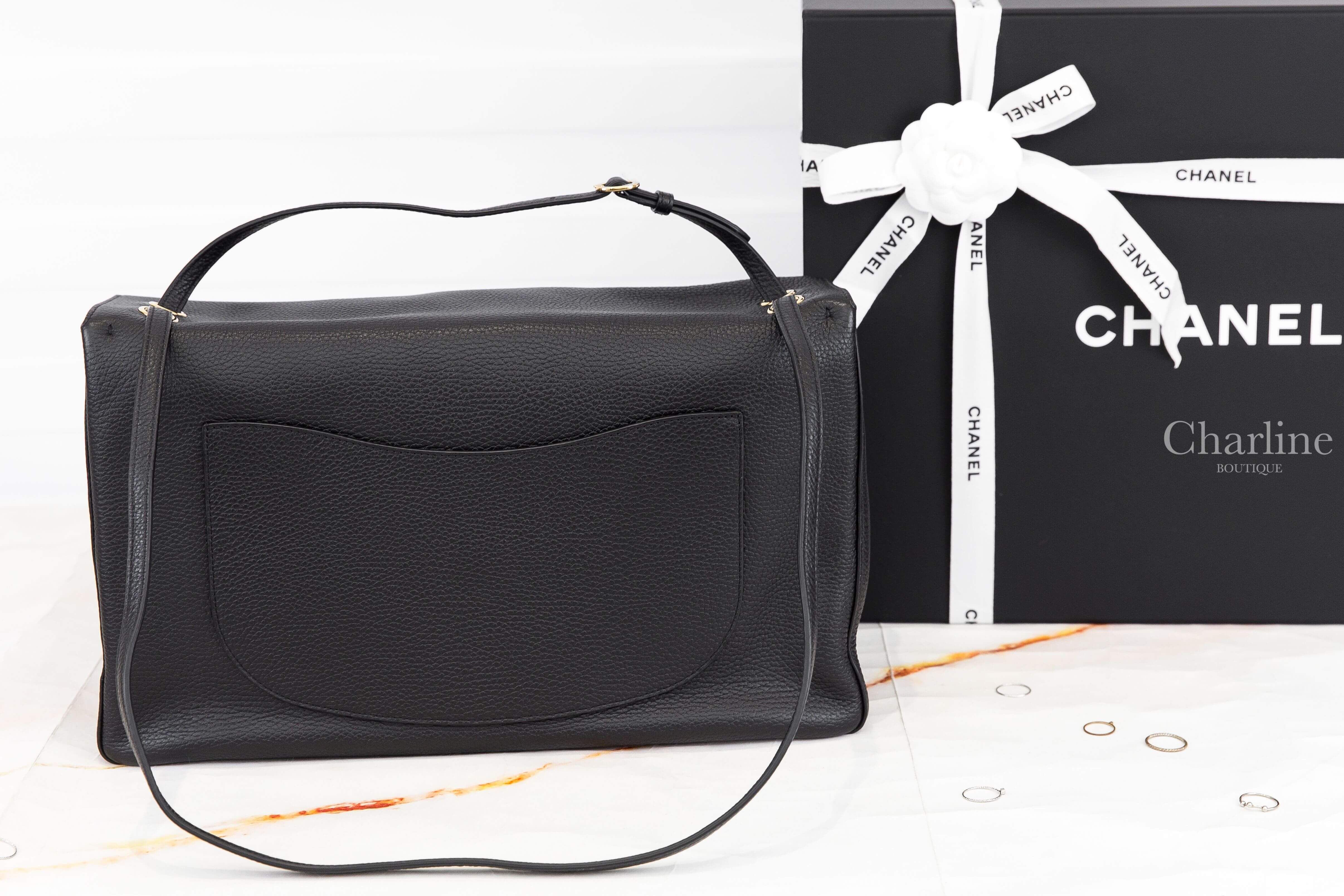 Chanel Maxi Flap Bag 黑色金CC特大型38.5cm荔枝小牛皮酒紅色內裡手提肩背包-Charline Boutique 精品代購