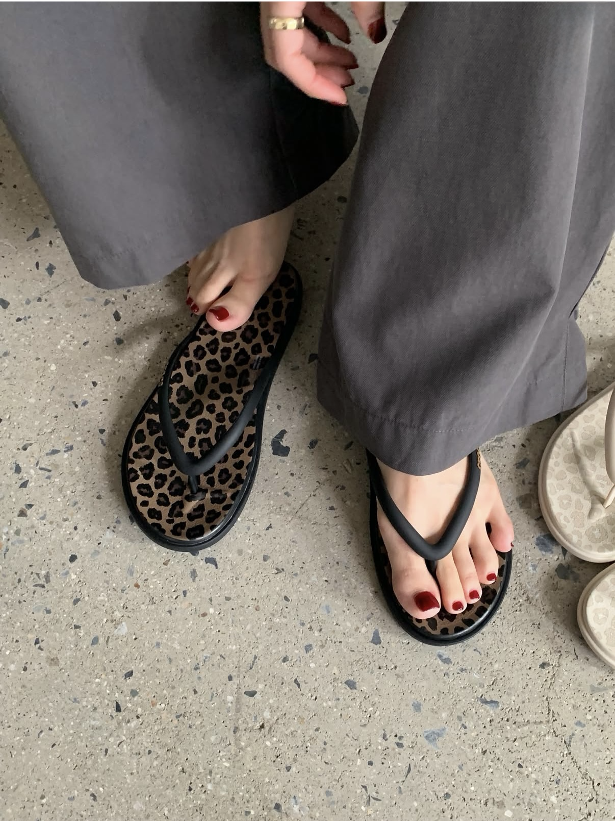 (預購） CROCS 終於補貨！邁阿密Miami豹紋款夾角拖 人字拖 拖鞋