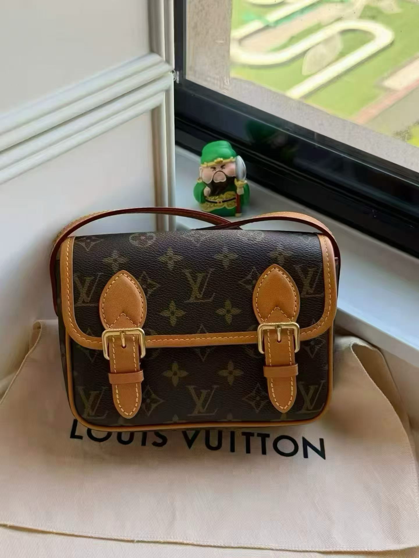 Louis Vuitton LV Monogram Archive Mini Messenger Bag 金扣 肩背袋