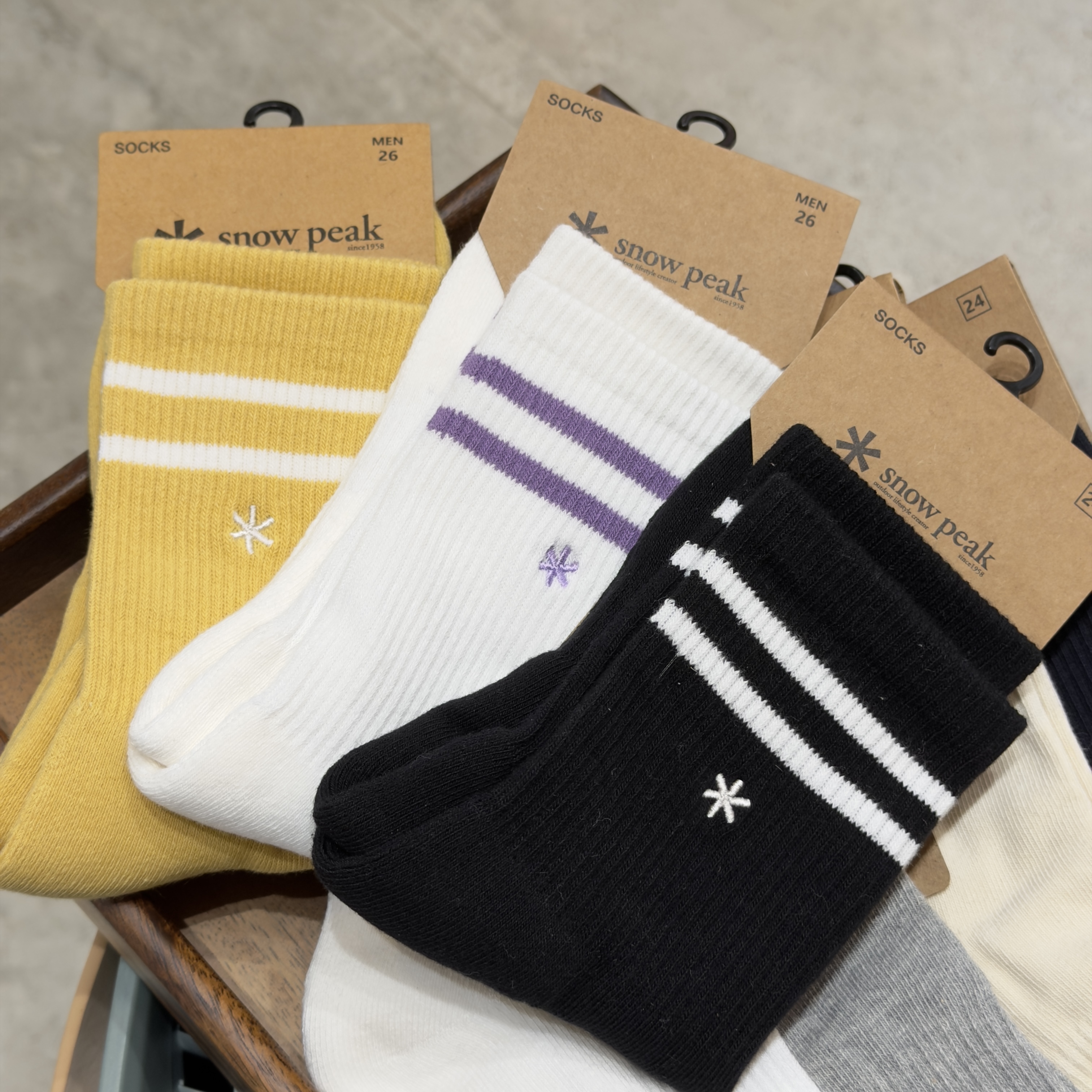 Snow Peak cool Asterisk Crew Socks 條紋logo 刺繡中筒襪 條紋襪 襪子 S25ZUFSO80｜S26ZUFSO80