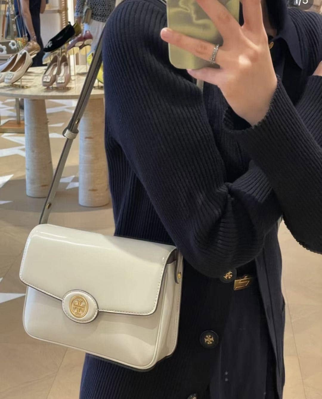 【預購】Tory Burch H0814111 Robinson 皮革肩背包 (白色)