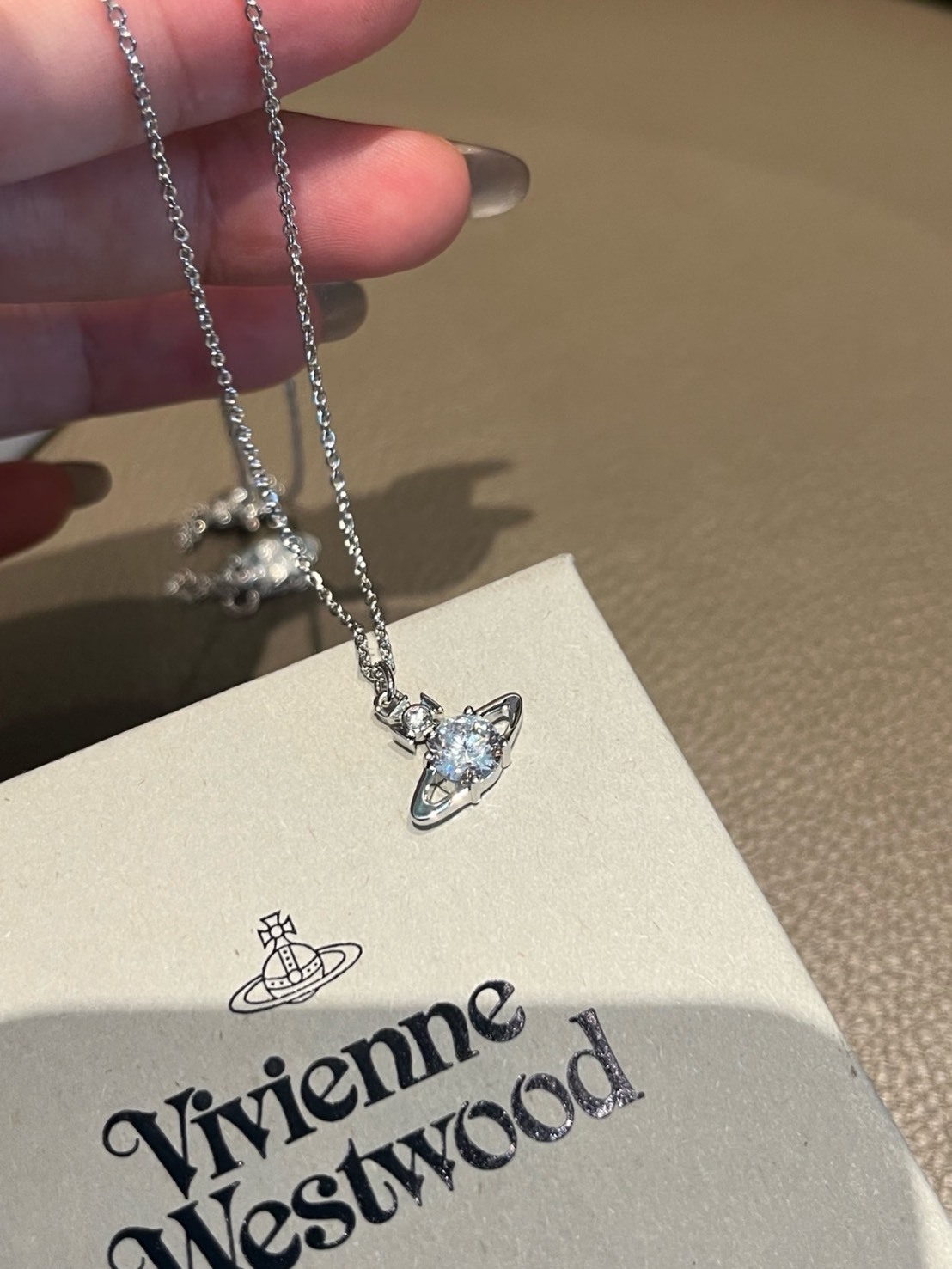 VIVIENNE WESTWOOD 西太后 Reina 土星軌道水晶 項鍊 女款 銀色