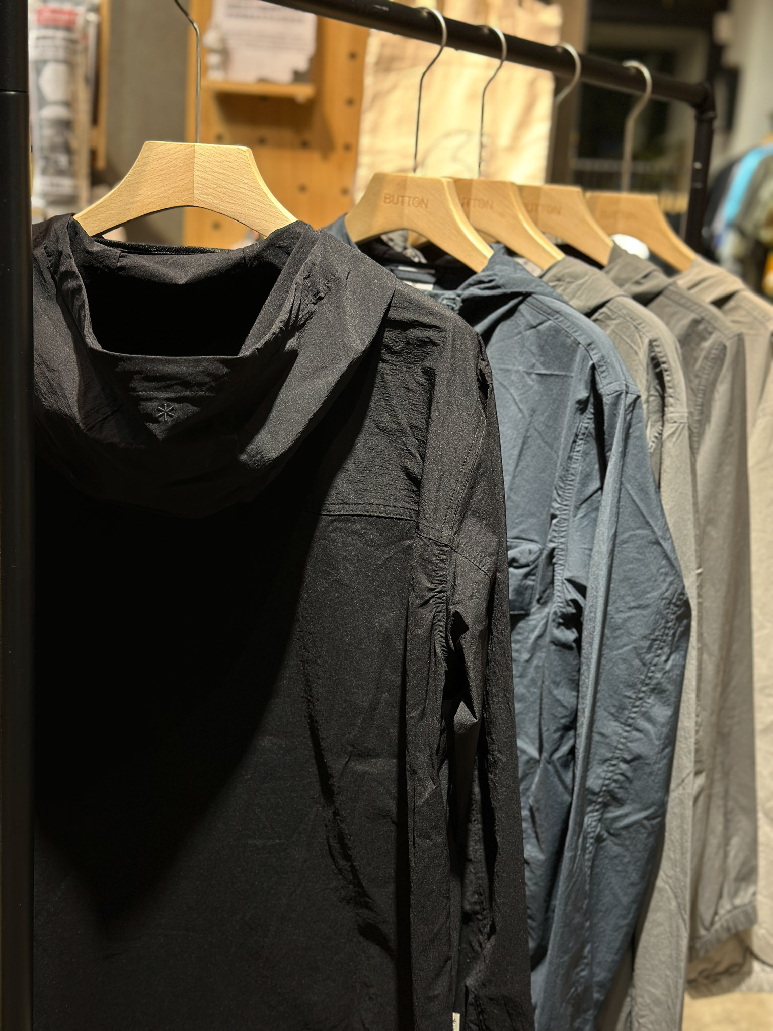Snow Peak Root Out Pocket Windbreaker 胸前 雙口袋 連帽外套 S25MMRWB60