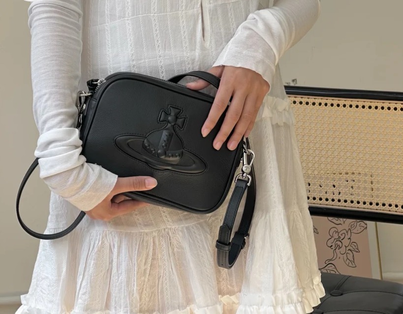 LYS02286 Vivienne Westwood Anna Camera Bag