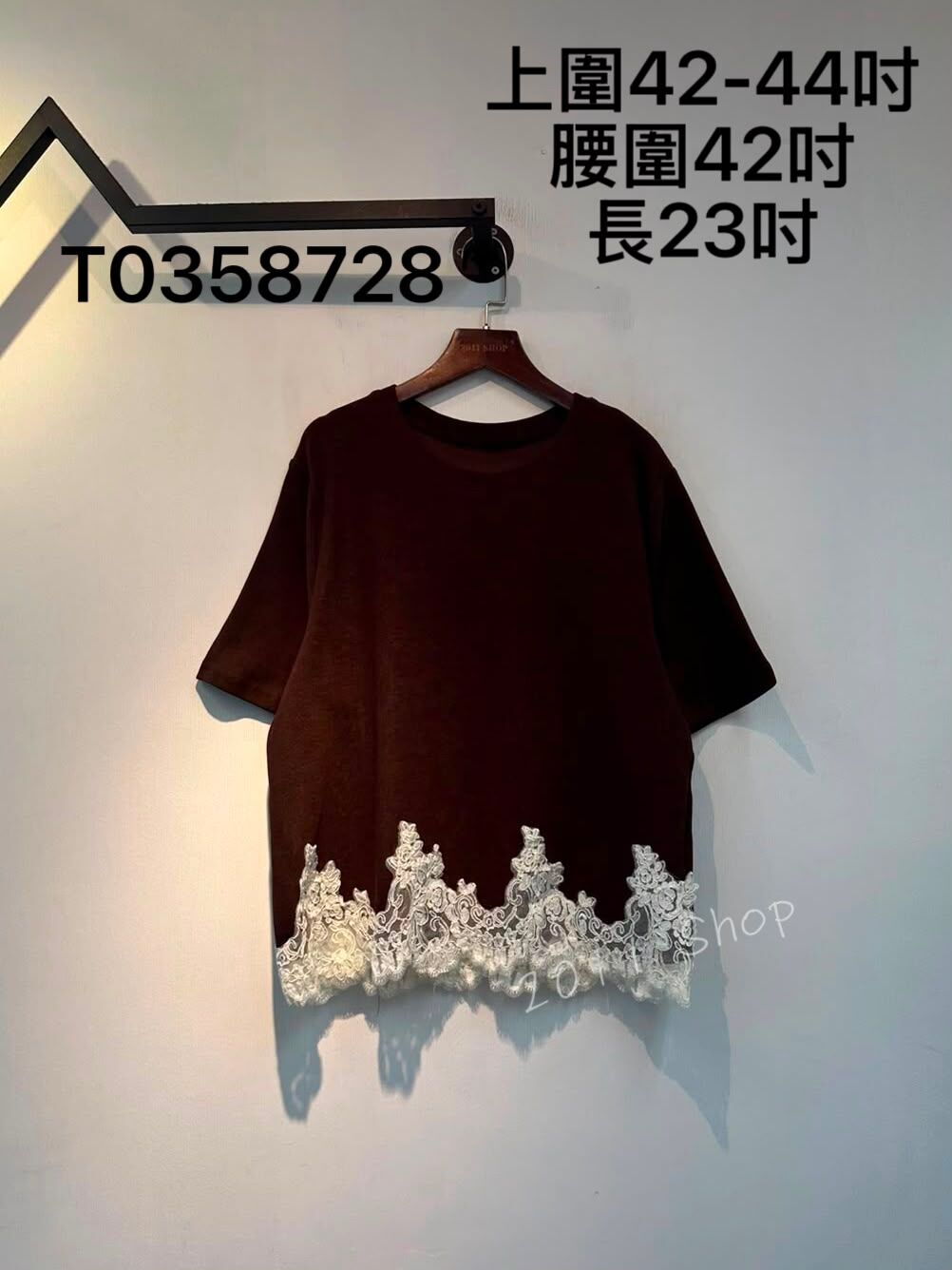 簡約圓領刺繡網紗拼布TOP  上圍42-44吋 腰圍42吋 長23吋  T0358728