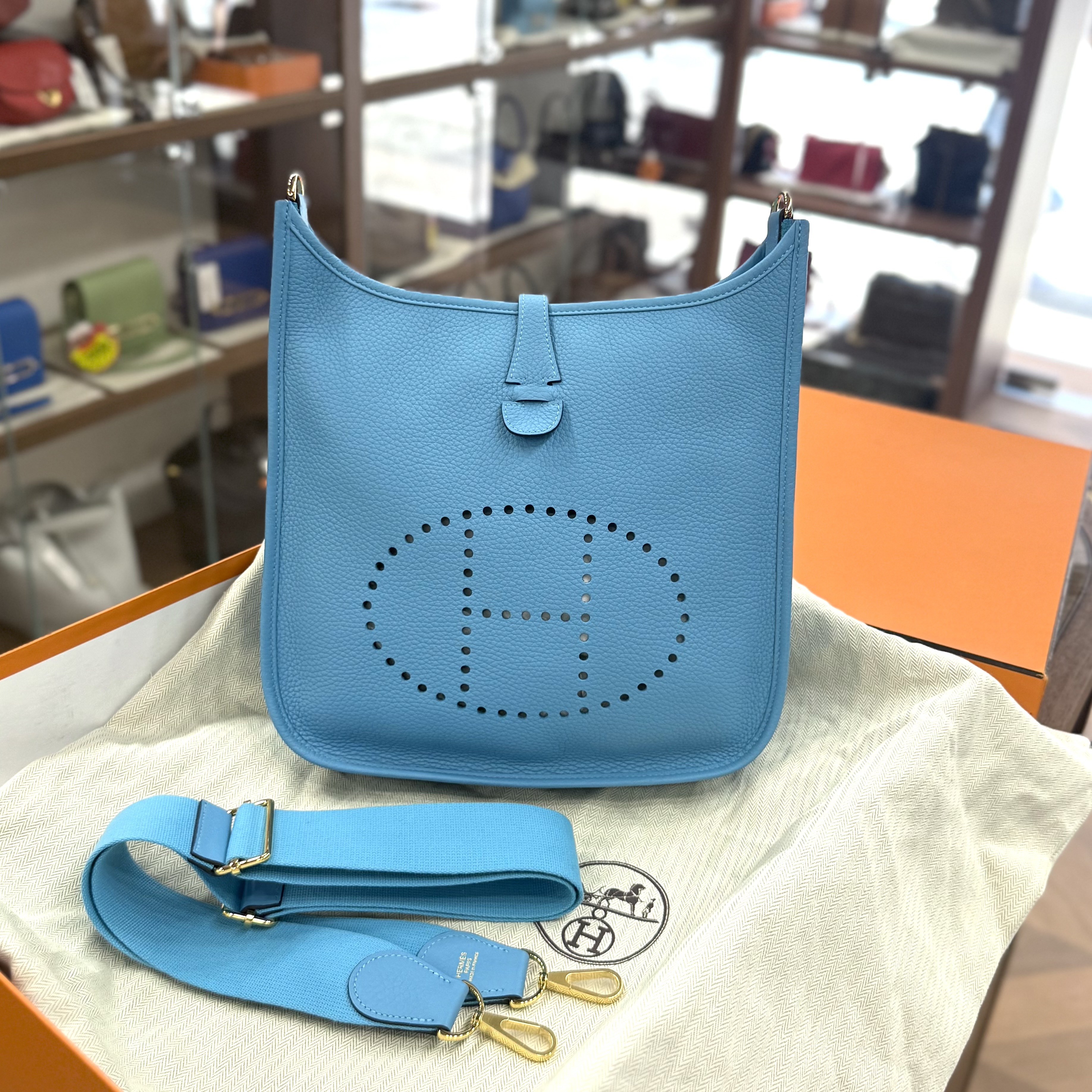 BRAND NEW HERMES EVELYNE 29  P3天空藍金扣TC皮 STAMP D #愛馬仕 # E29