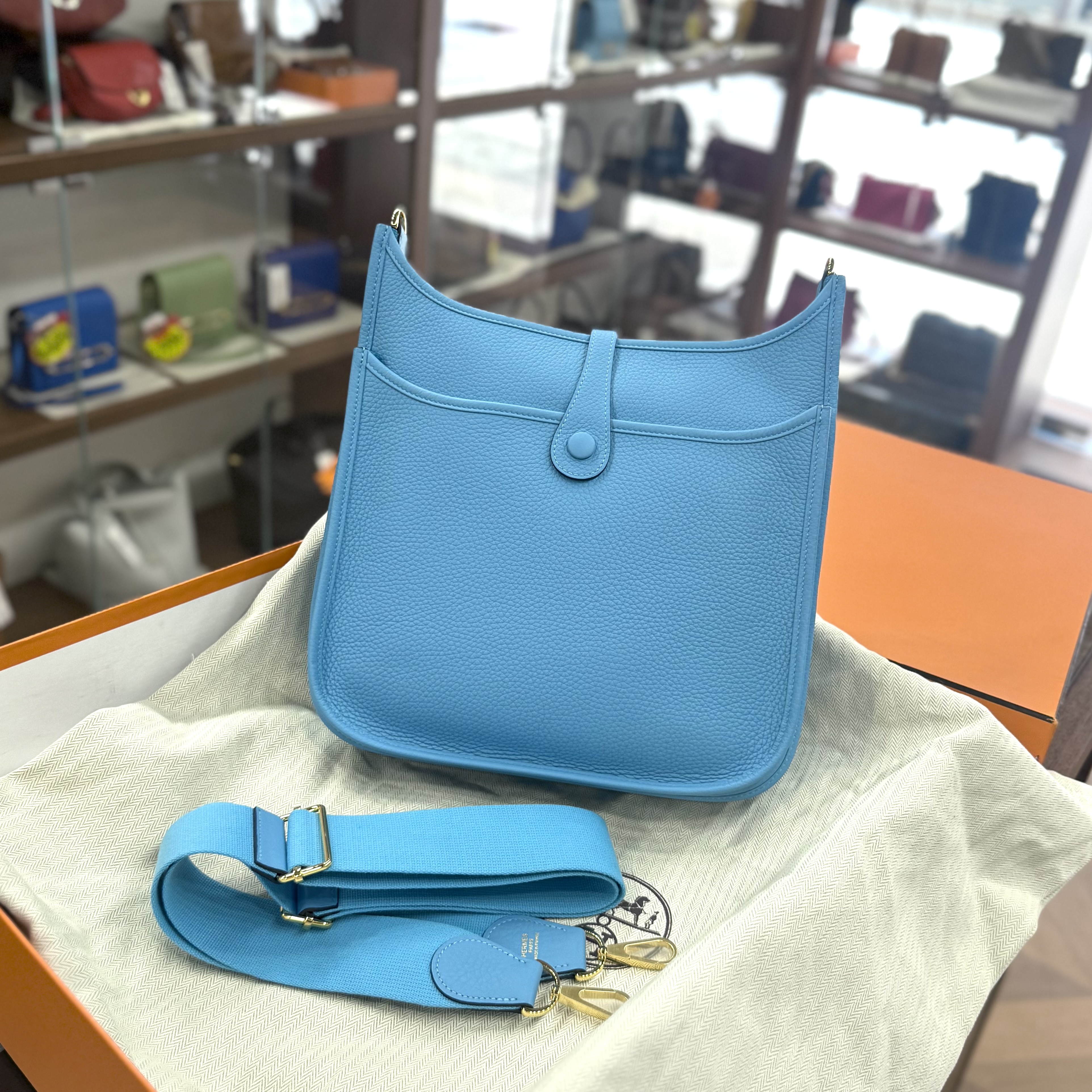 BRAND NEW HERMES EVELYNE 29  P3天空藍金扣TC皮 STAMP D #愛馬仕 # E29