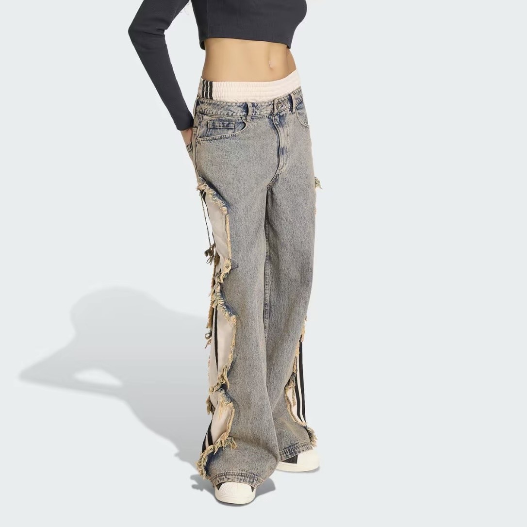 【代購】adidas Originals ADILENIUM 5.0 Deconstructed Joggers 寬鬆解構牛仔褲 女款