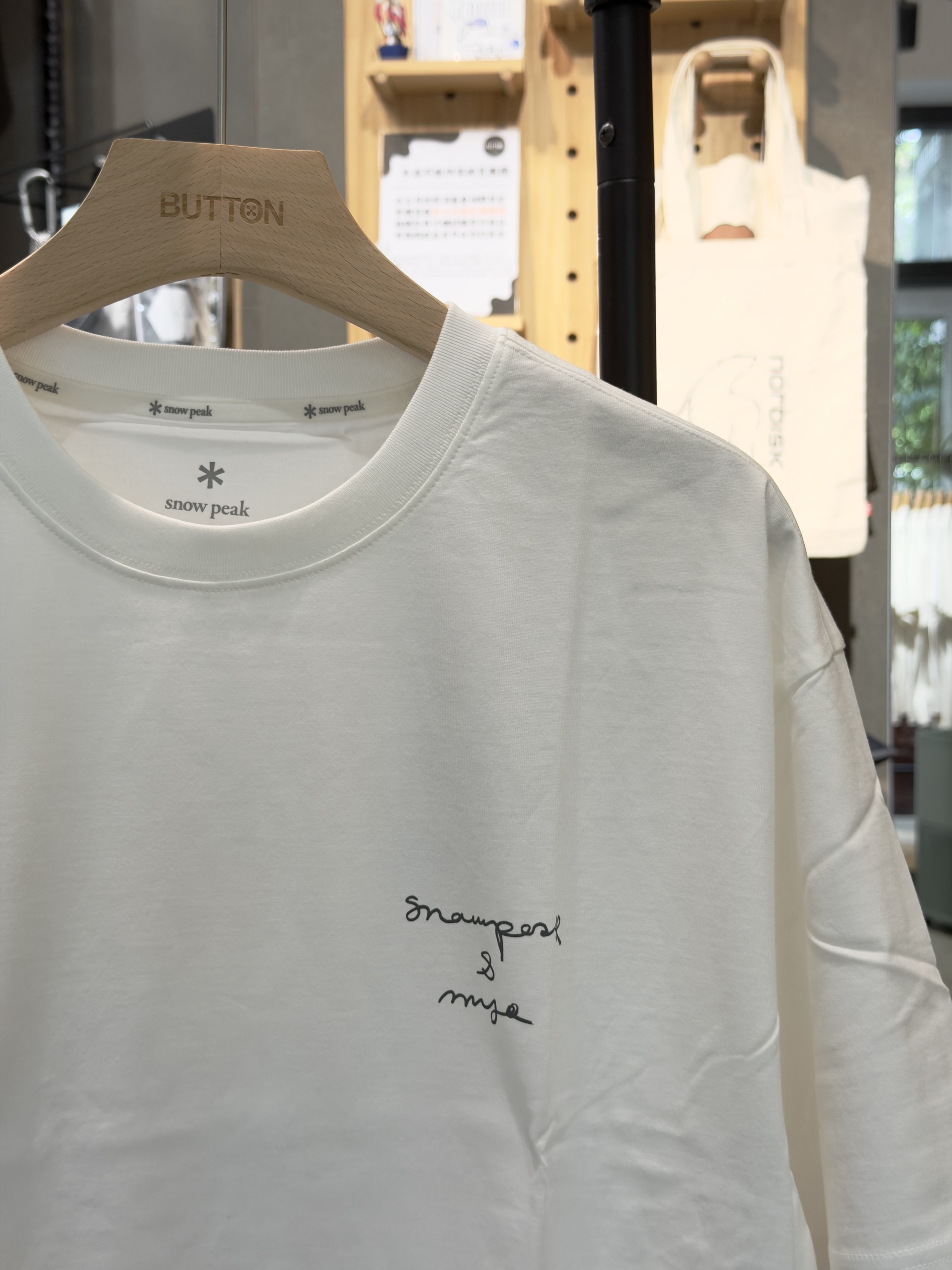 【零碼折扣】Snow Peak Graphic Short Sleeve T-shirts 胸前草寫文字聯名塗鴉短tee S24MUFTS77