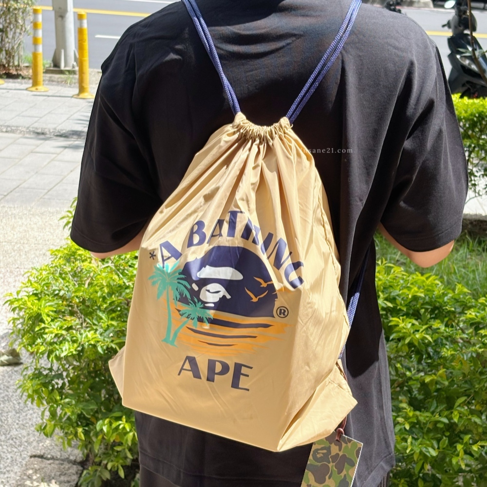 A BATHING APE 卡其 束口袋 熱帶度假風 大頭印花