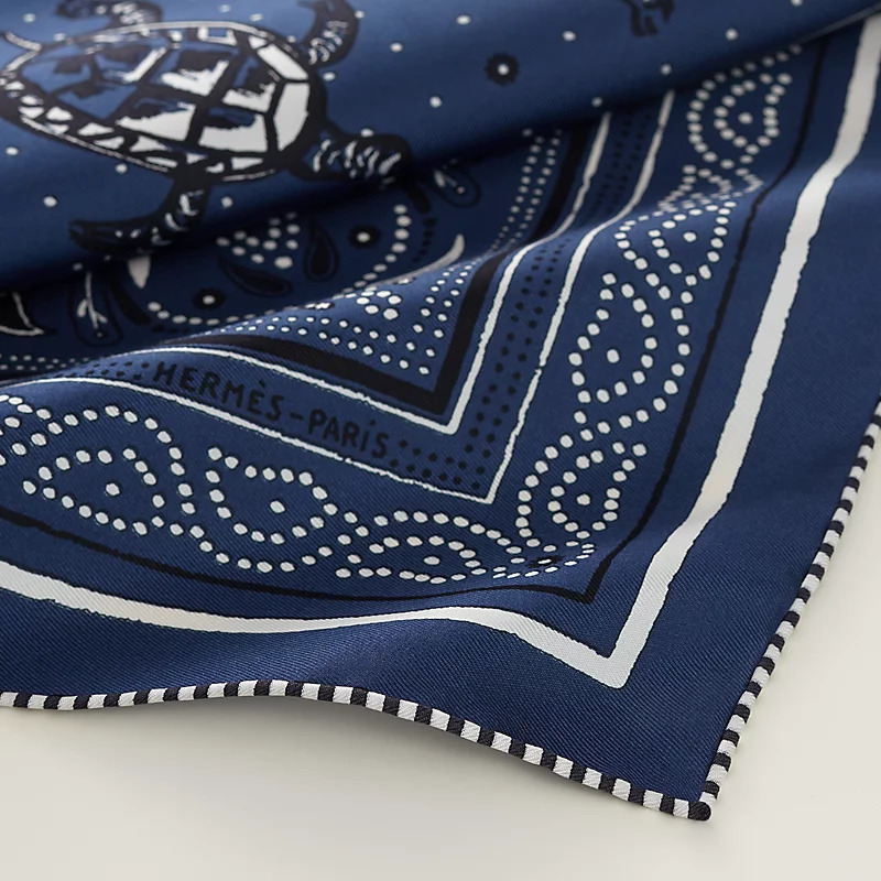 HERMES Les Tortues bandana 55 Marine/Noir/Blanc