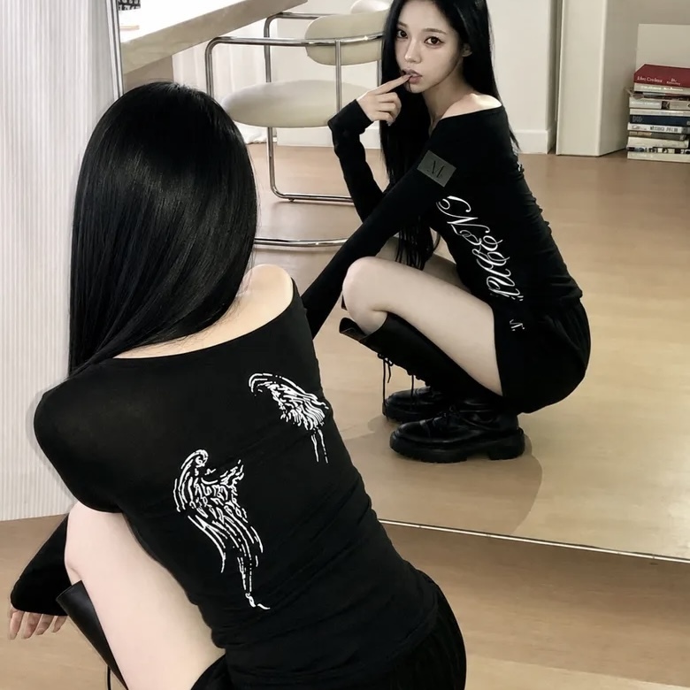 MUCENT 天使之翼 皮標 草寫字體 薄長袖 上衣 兩色 韓國代購