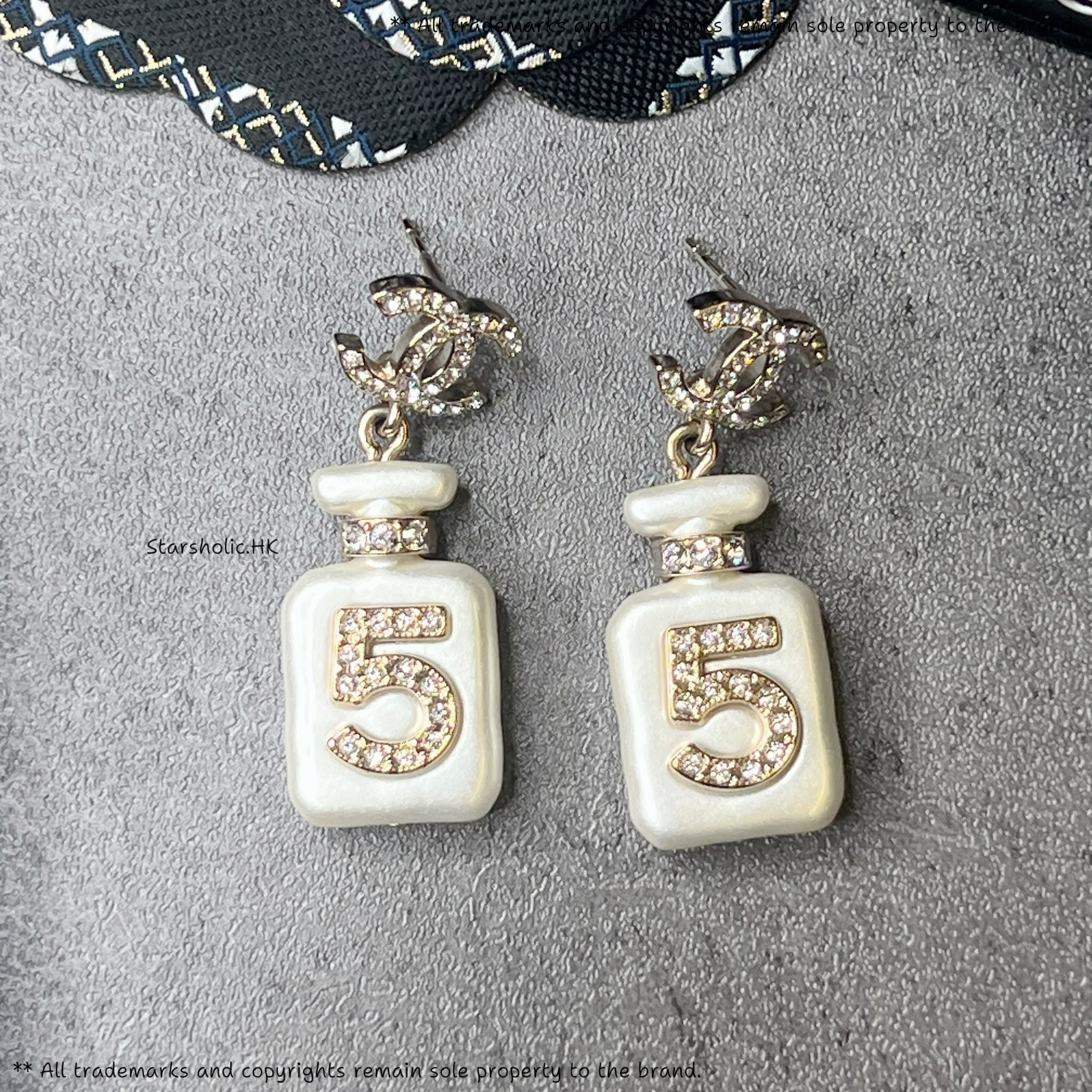 CHANEL 垂吊香水樽 CC Logo Earrings