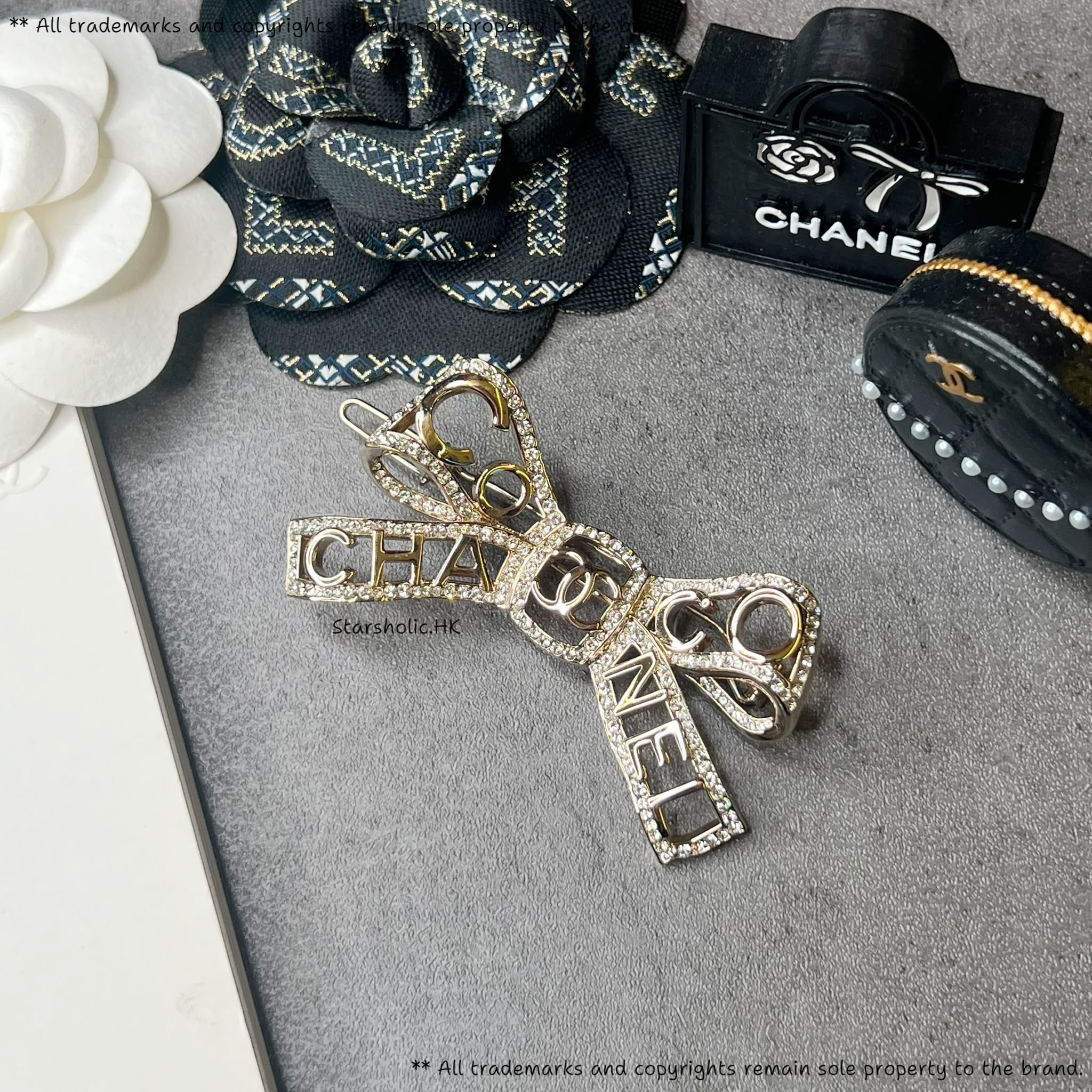CHANEL 閃石蝴蝶髮夾