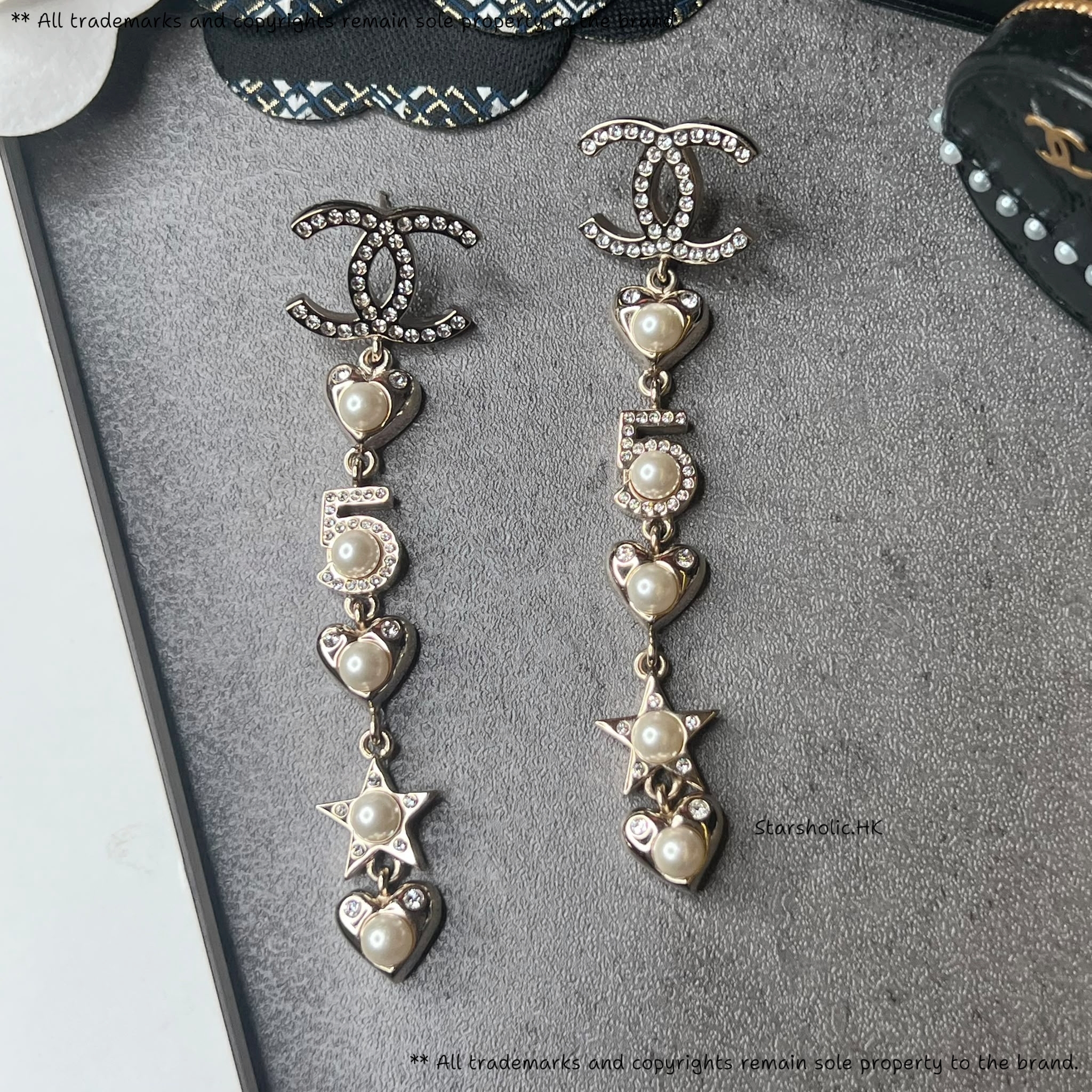 CHANEL  垂吊 CC Logo 拼珍珠 Earrings