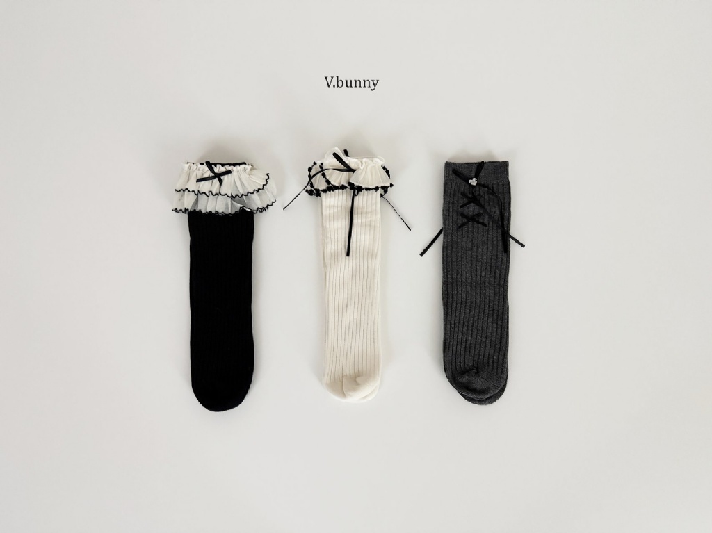 正韓秋Vbunny 夢幻綁帶愛心銀標蕾絲襪(三入)