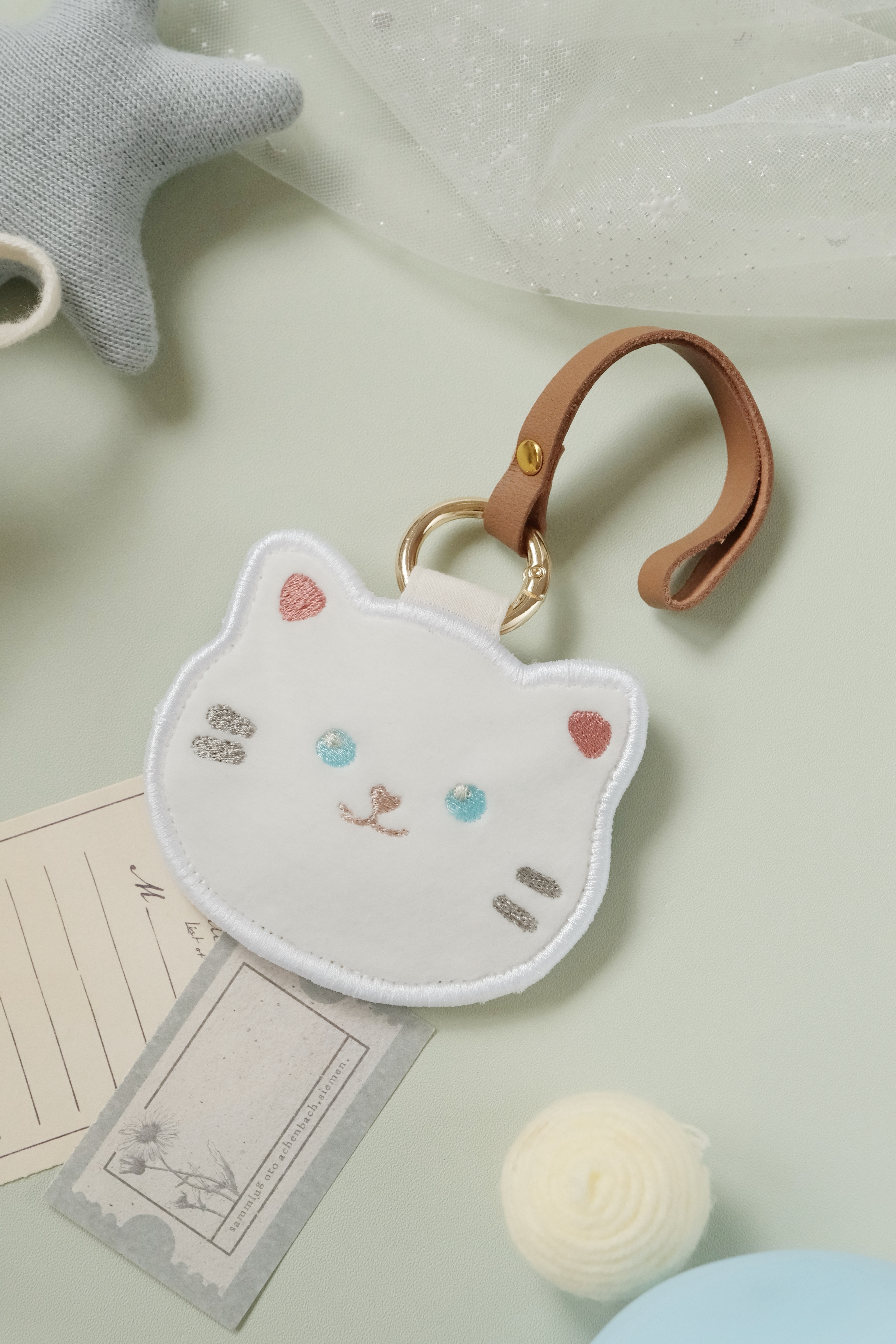 Hi Y.P store-刺繡萬用皮飾-獨家設計-白貓